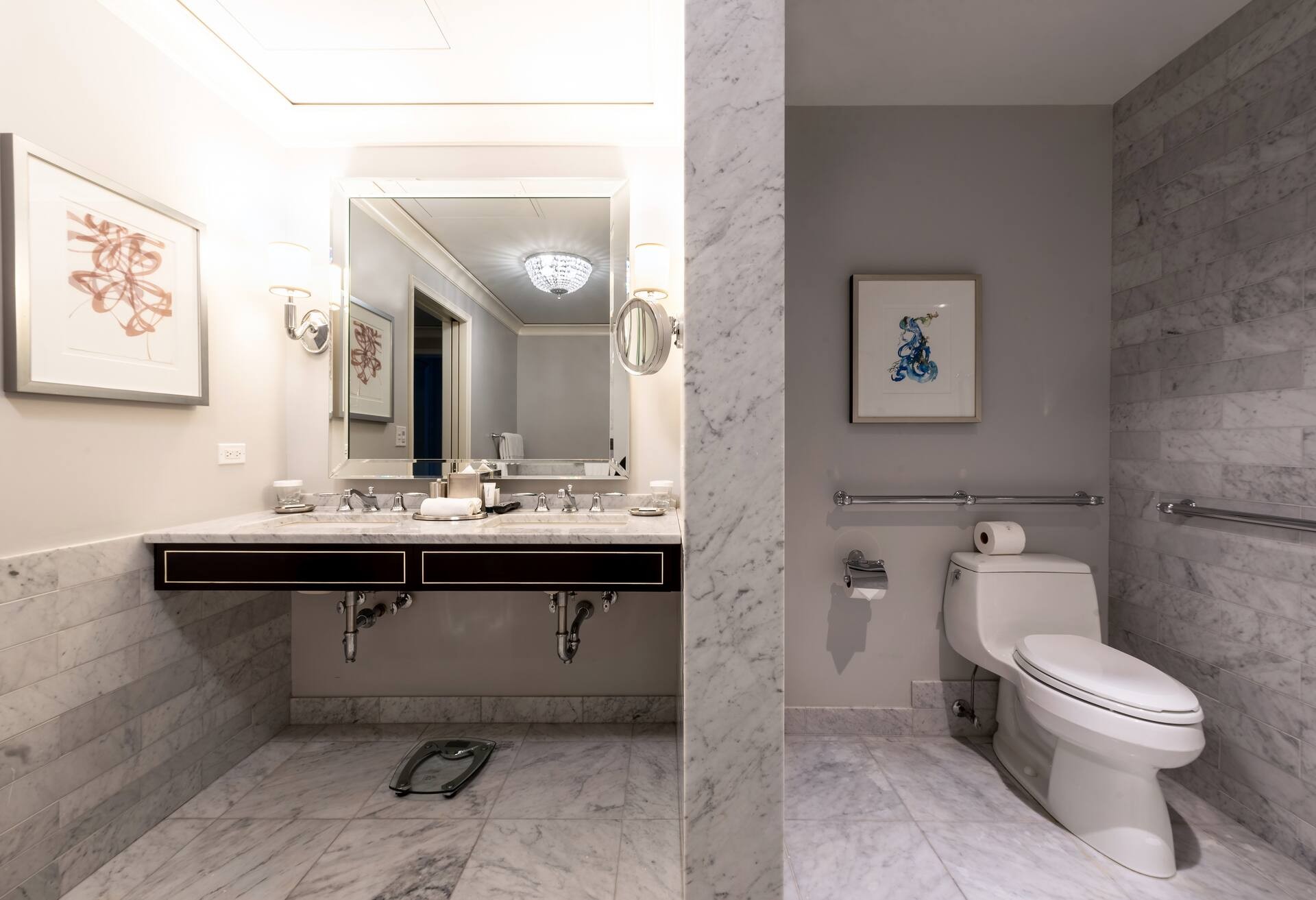 Two Queen Beds Mobility Acc W/ Ri Shower