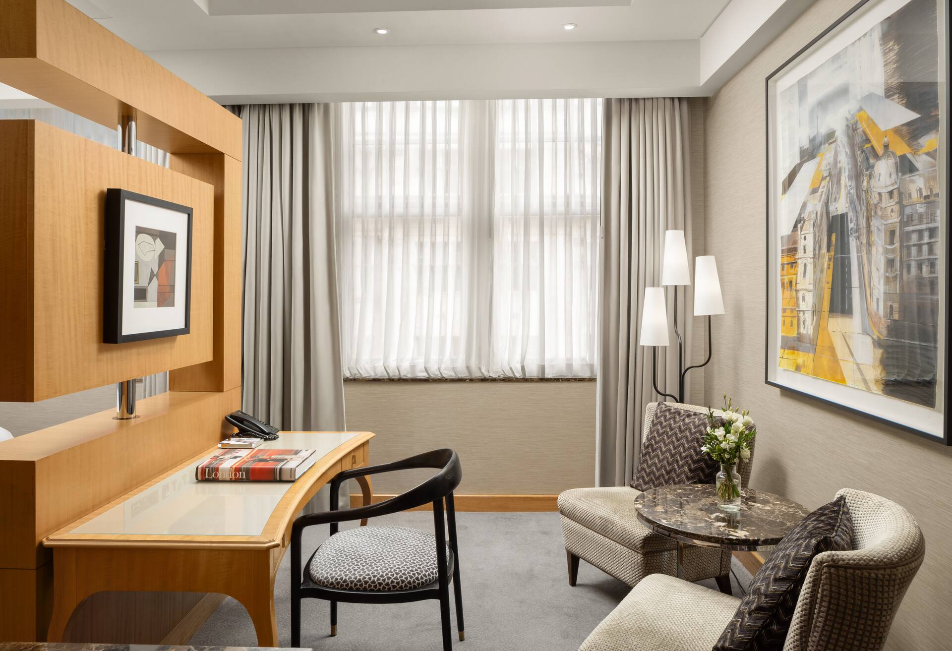Junior Suite with Lounge Access thumbnail 5
