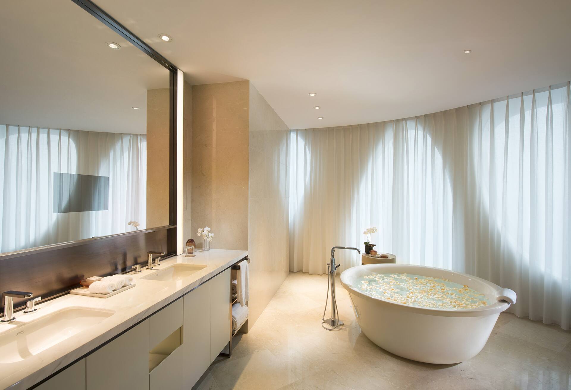 1 King Junior Suite with Exec Lounge Access
