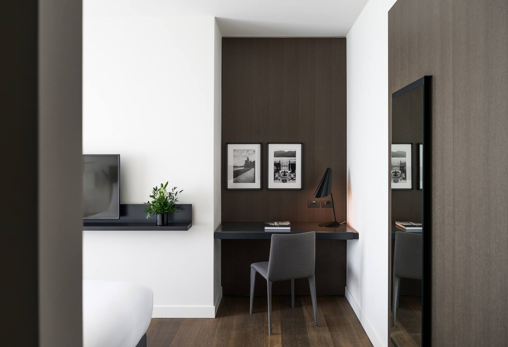 King Guest Room thumbnail 6