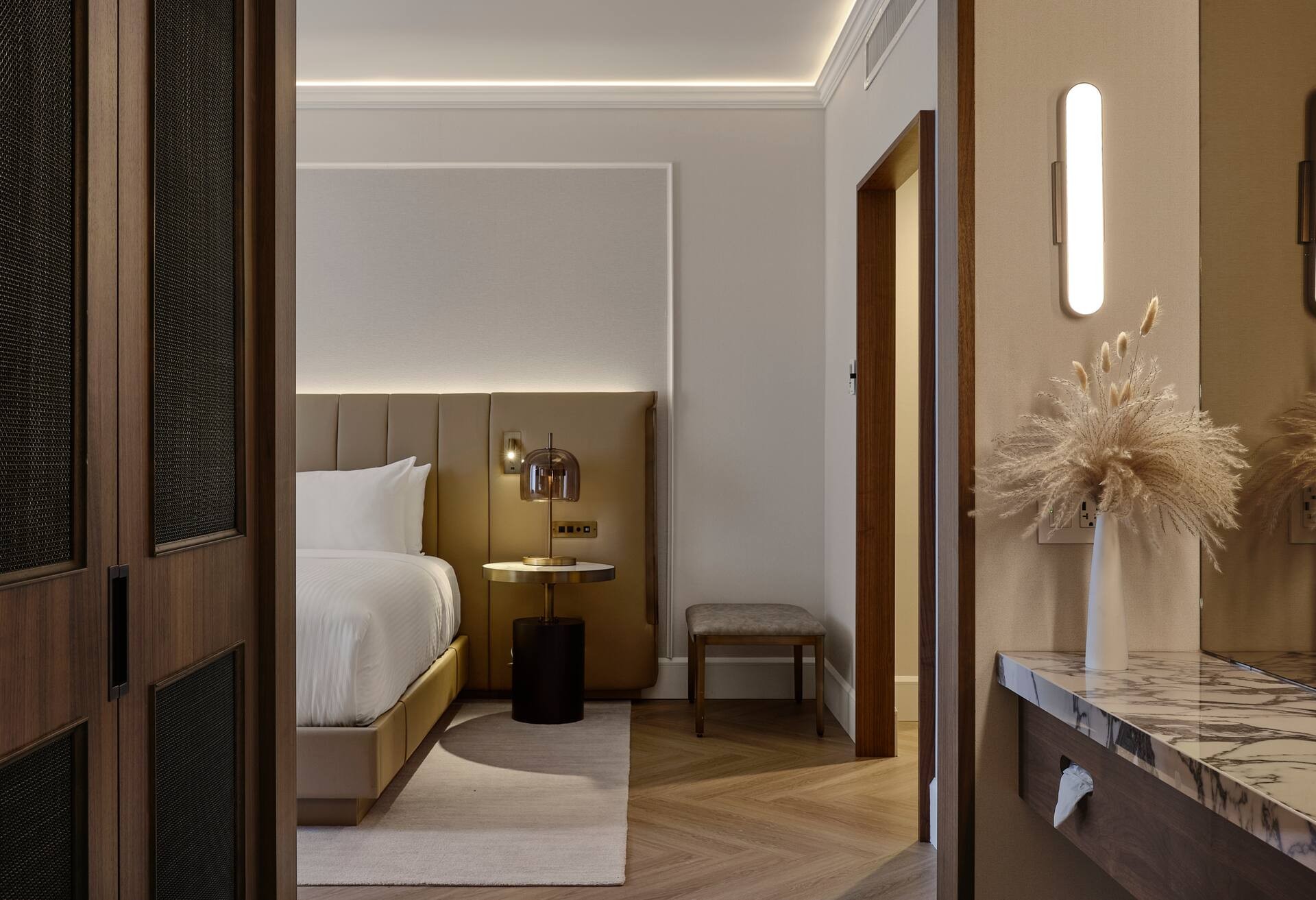One King Apartment Suite thumbnail 6