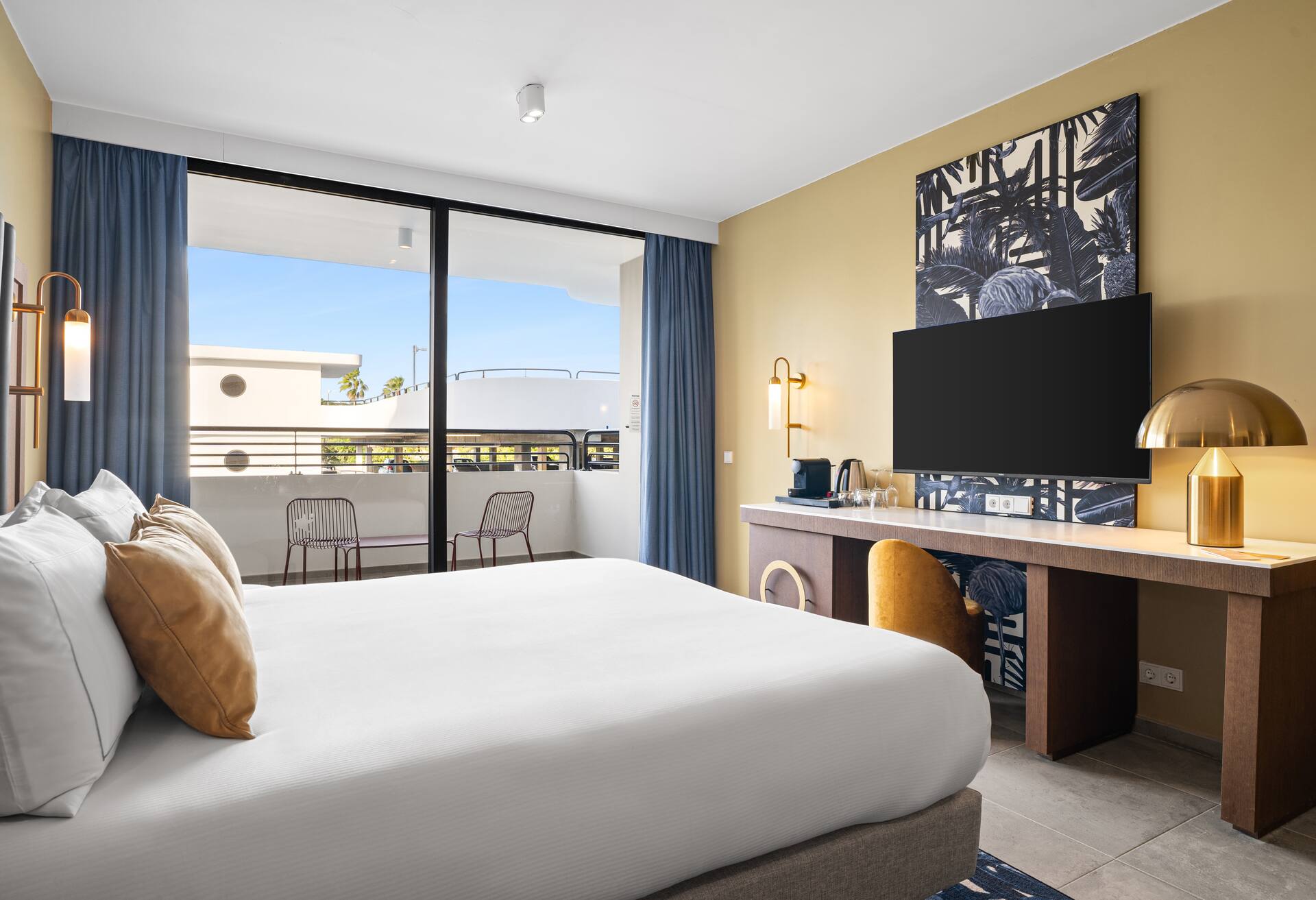 1 King Bed Deluxe Room thumbnail 5