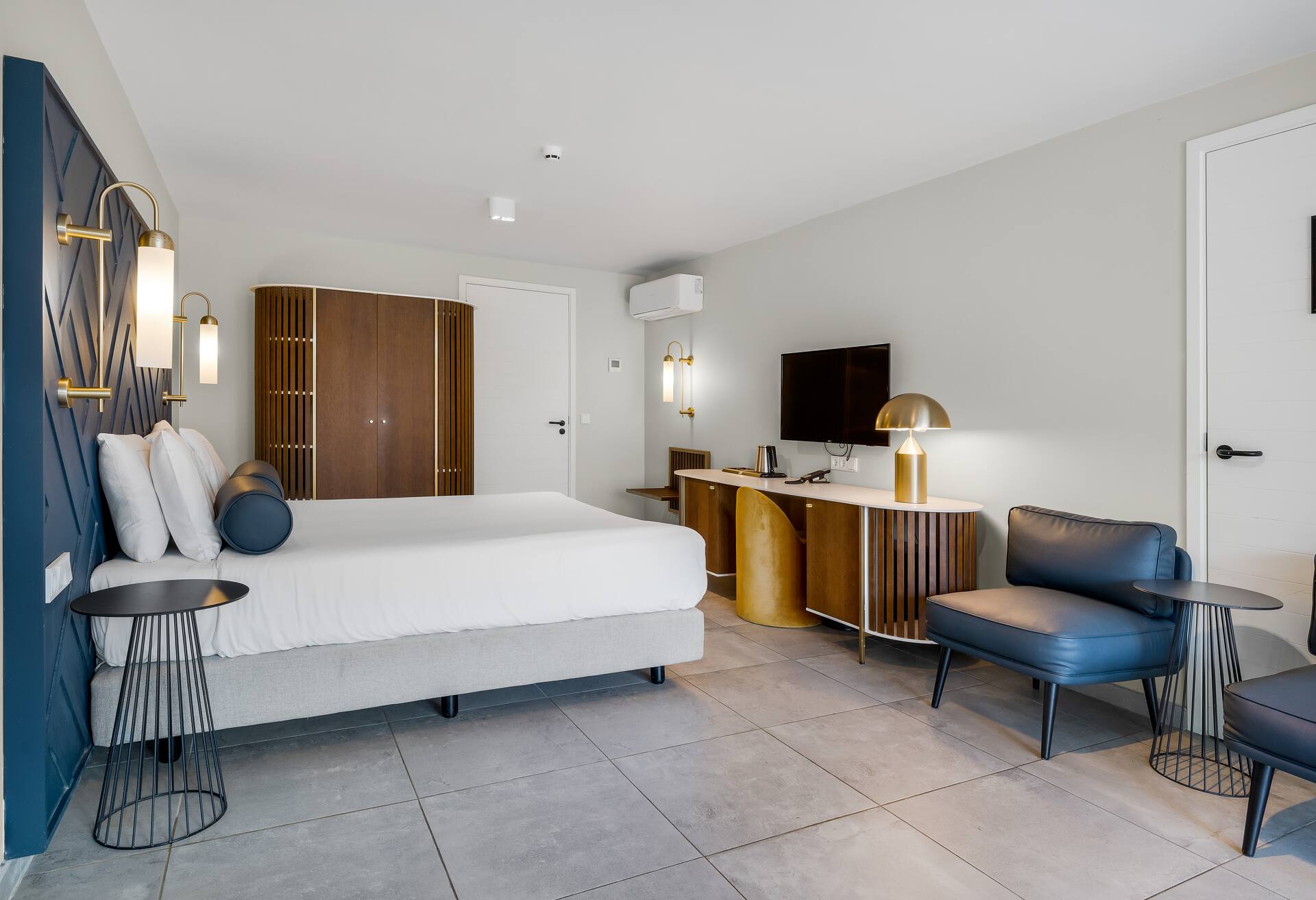 1 King Bed Deluxe Guestroom
