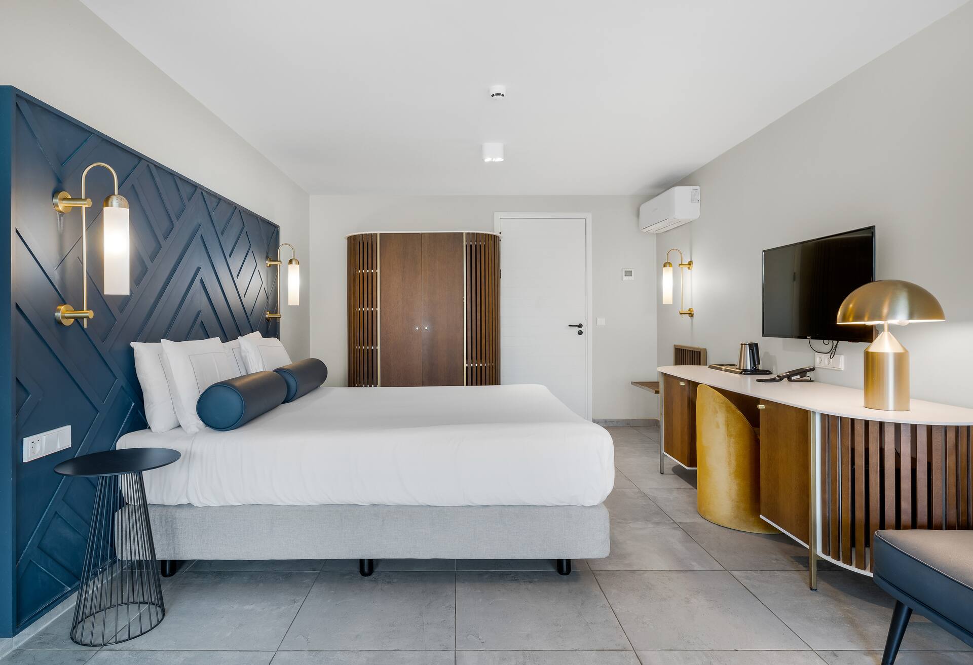 1 King Bed Deluxe Guestroom