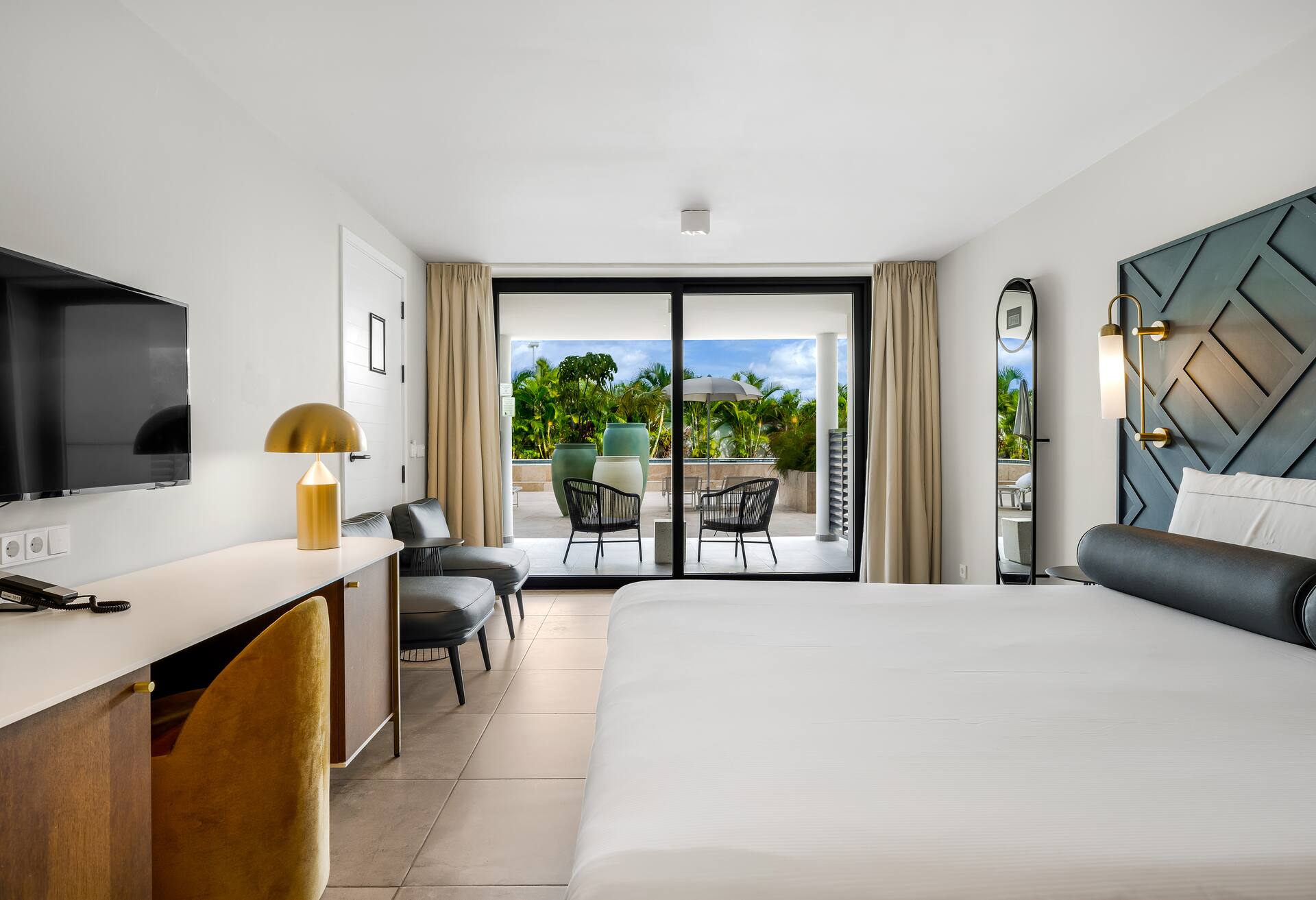 1 King Bed Deluxe Room