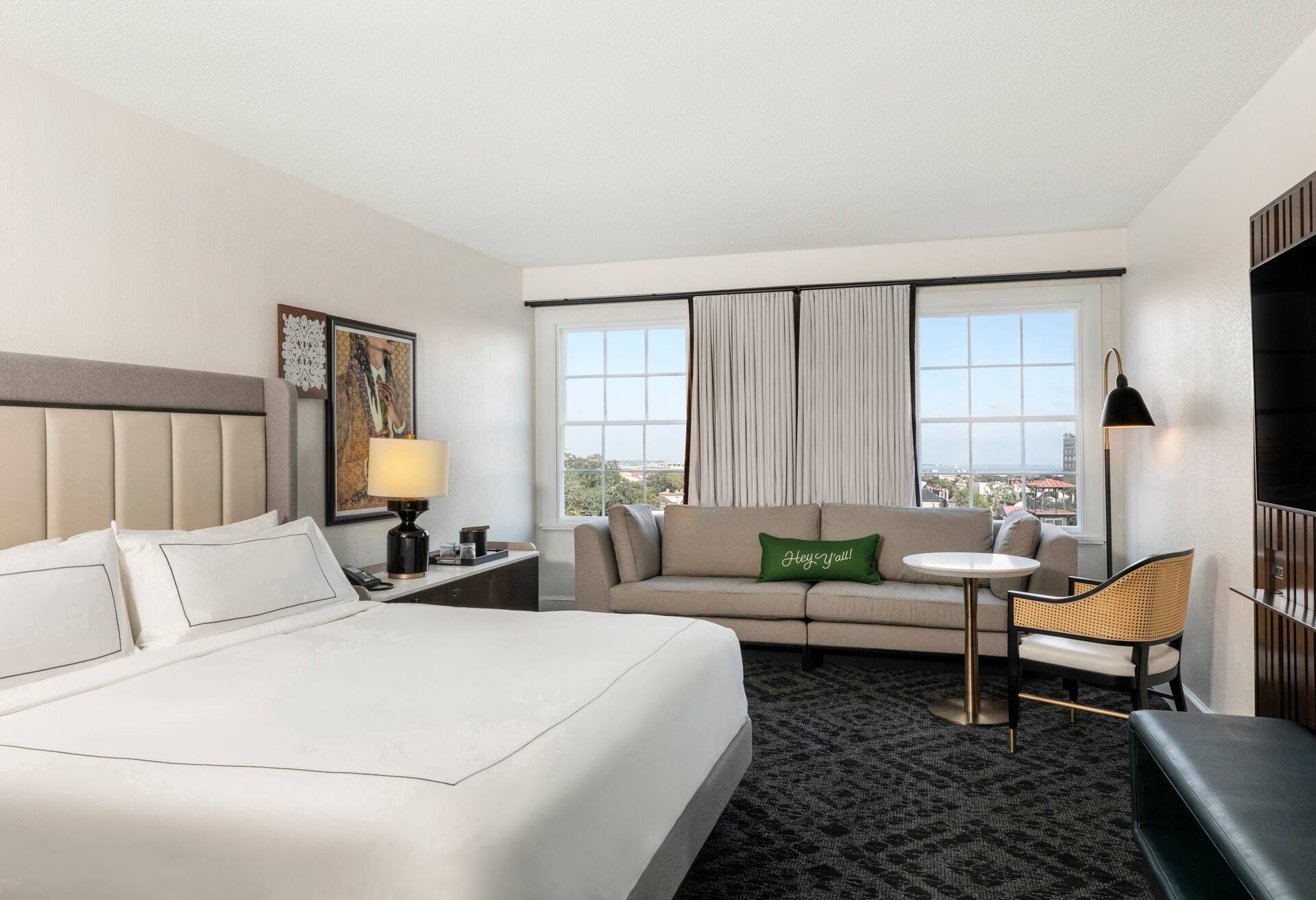 1 King Bed Dlx W/city View photo 1