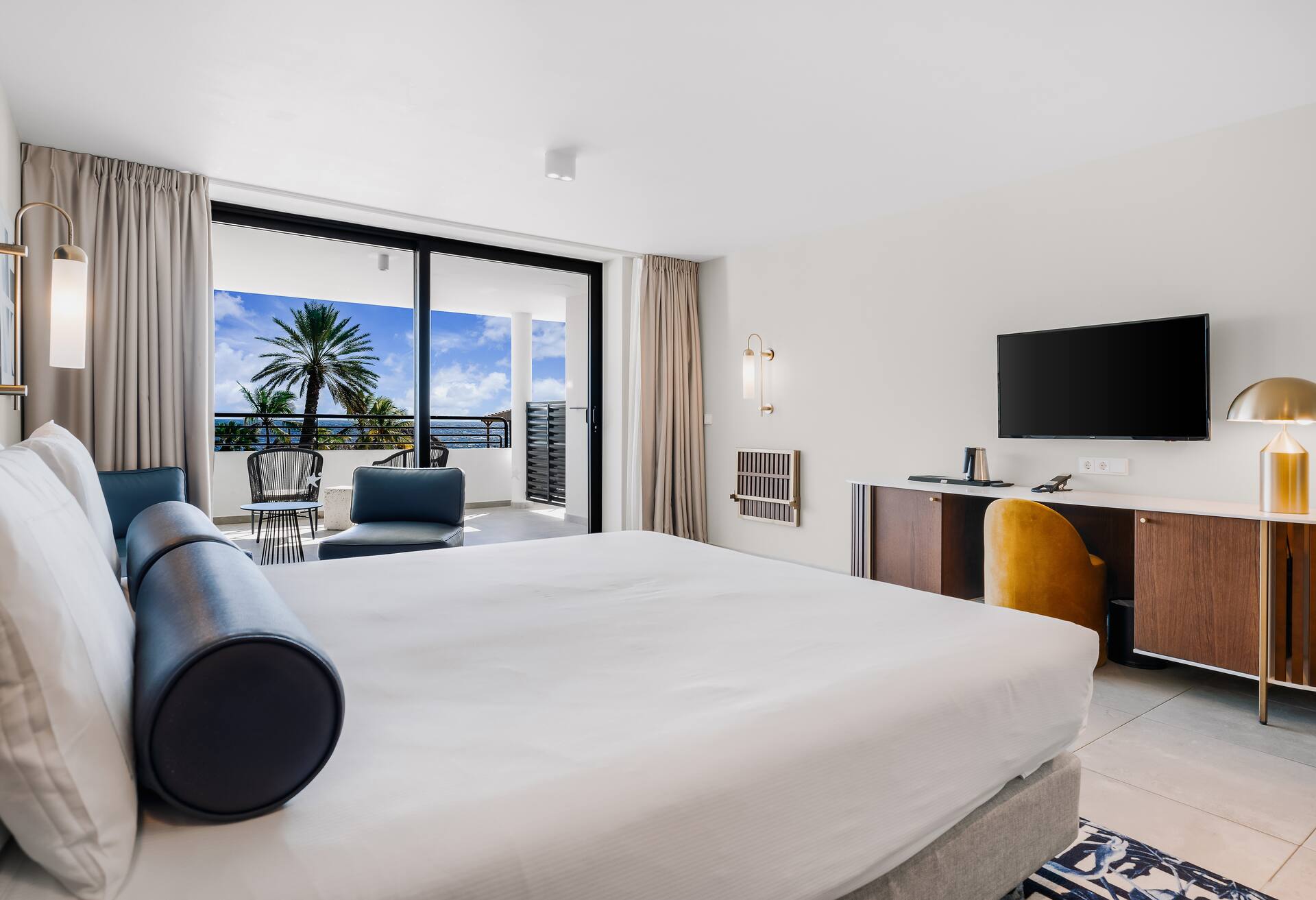 Oceanfront-1 King Bed Deluxe