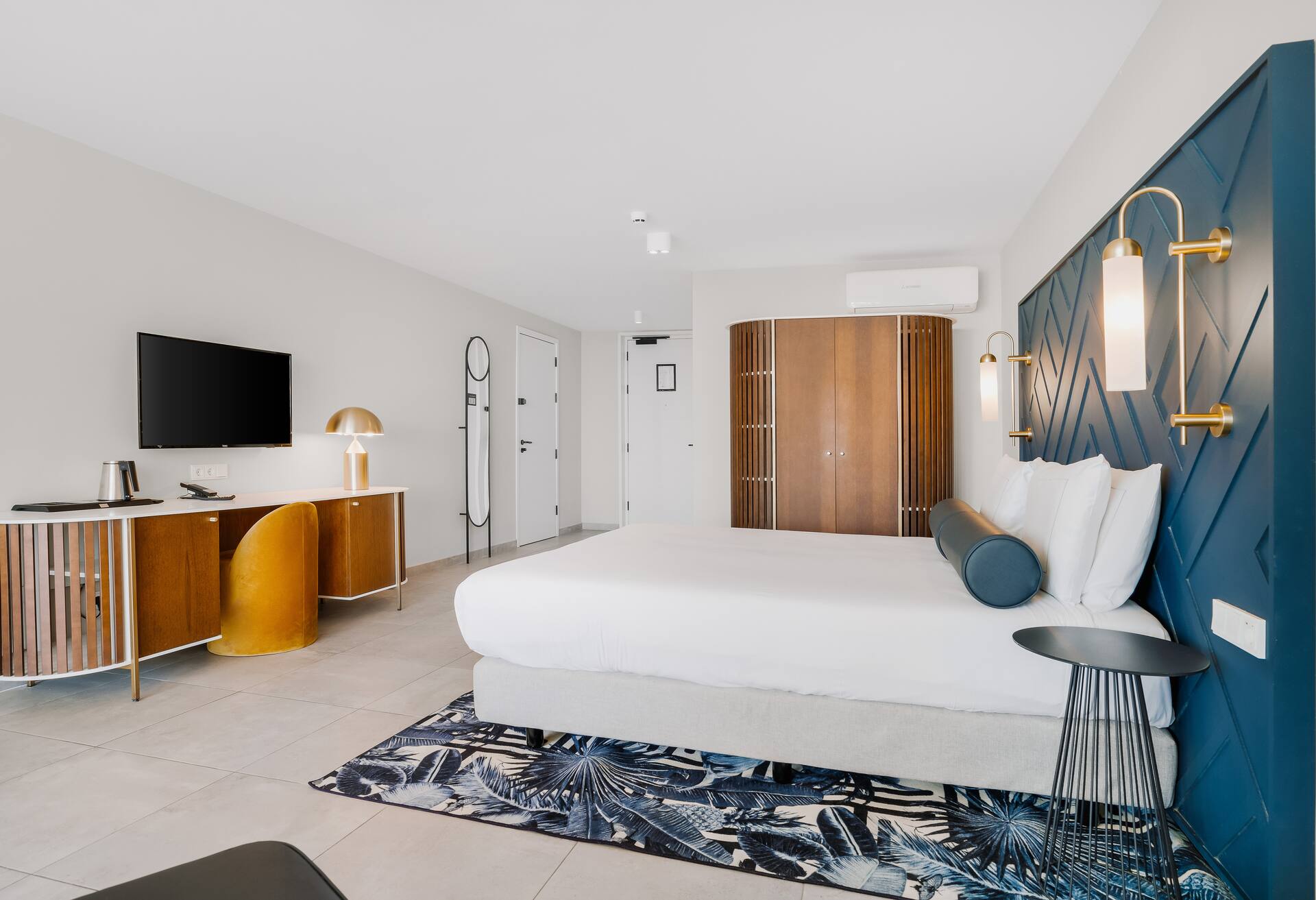 Oceanfront-1 King Bed Deluxe