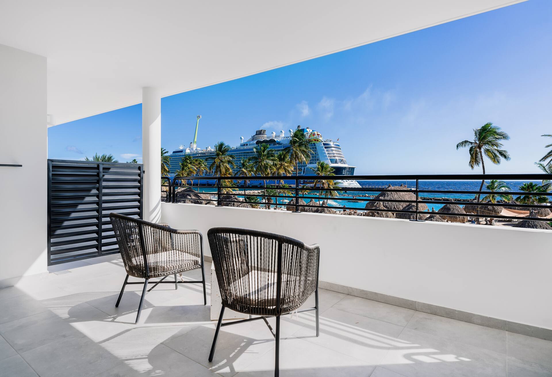 Oceanfront-1 King Bed Deluxe thumbnail 6