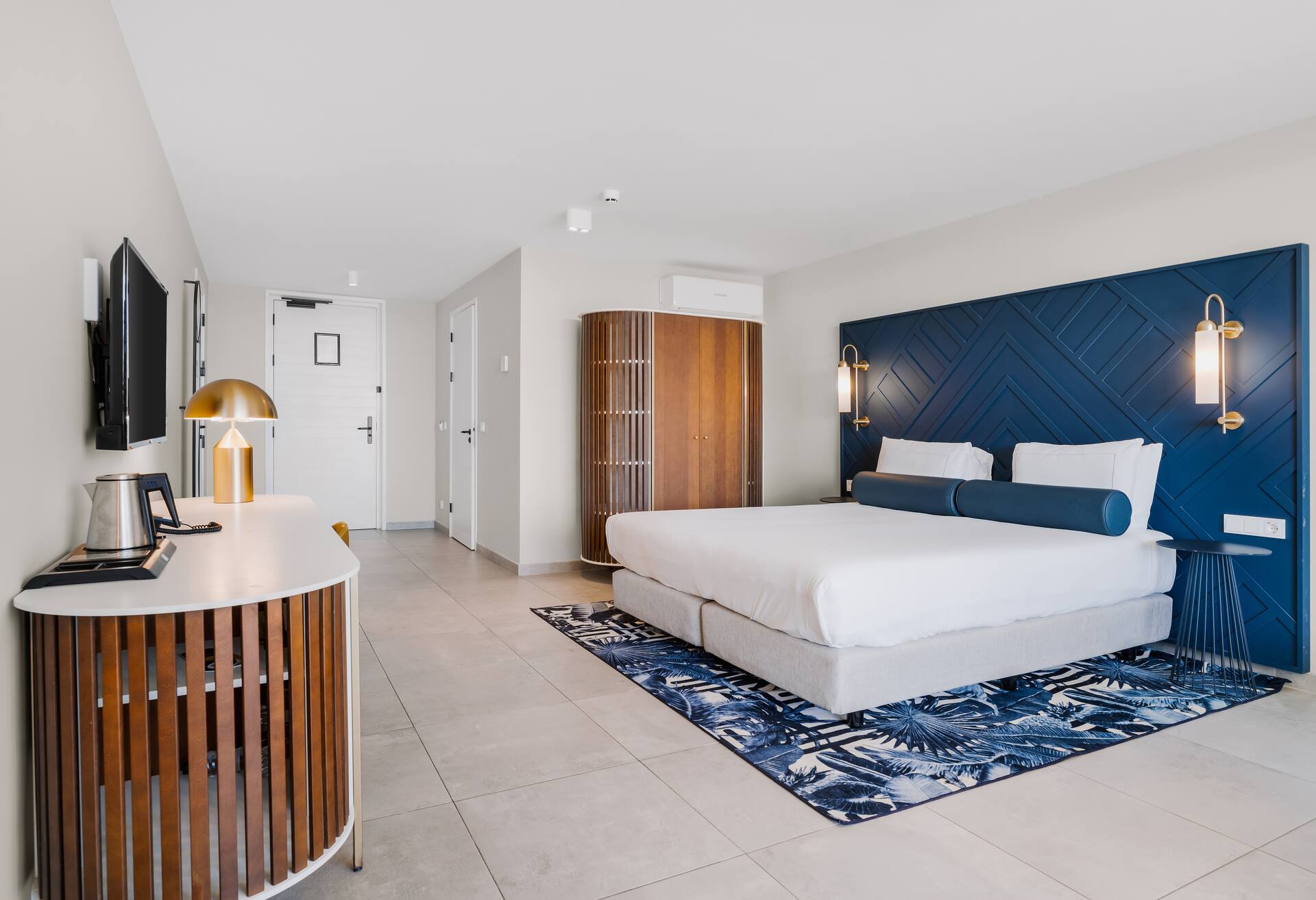 Oceanfront-1 King Bed Deluxe