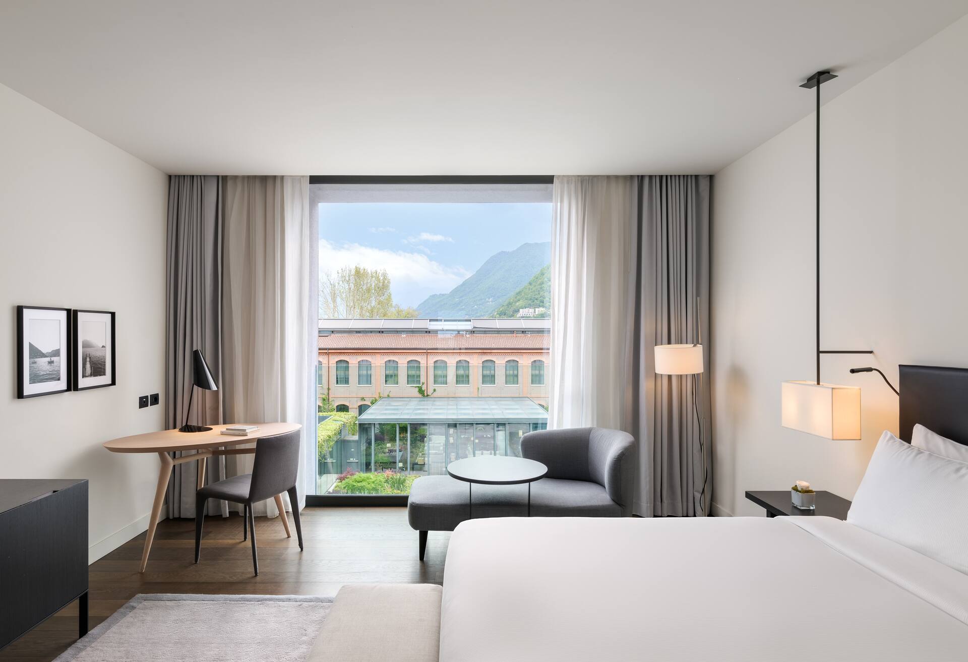 King Deluxe with Courtyard View