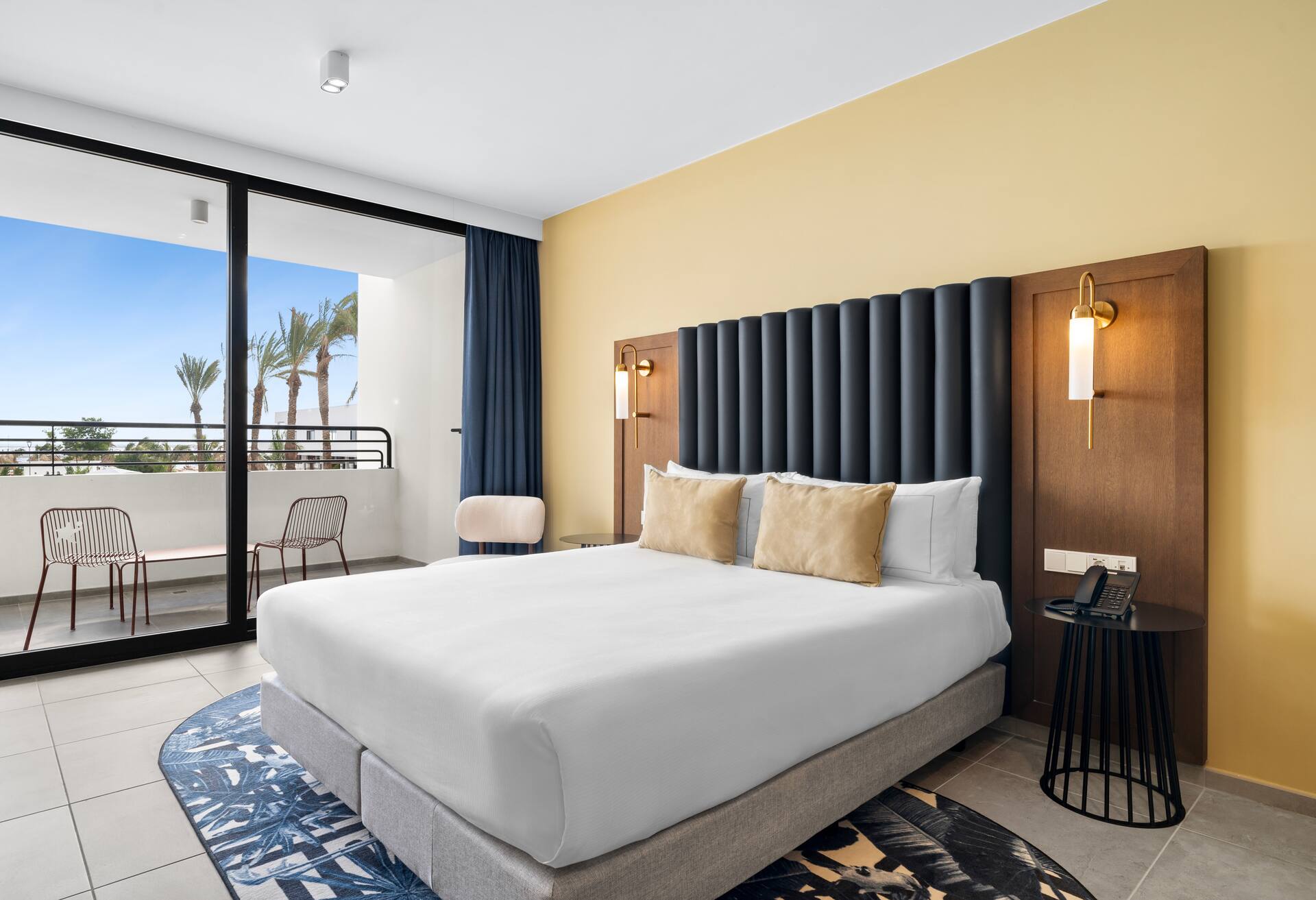 1 King Bed Deluxe Cruiseship - Ocean View