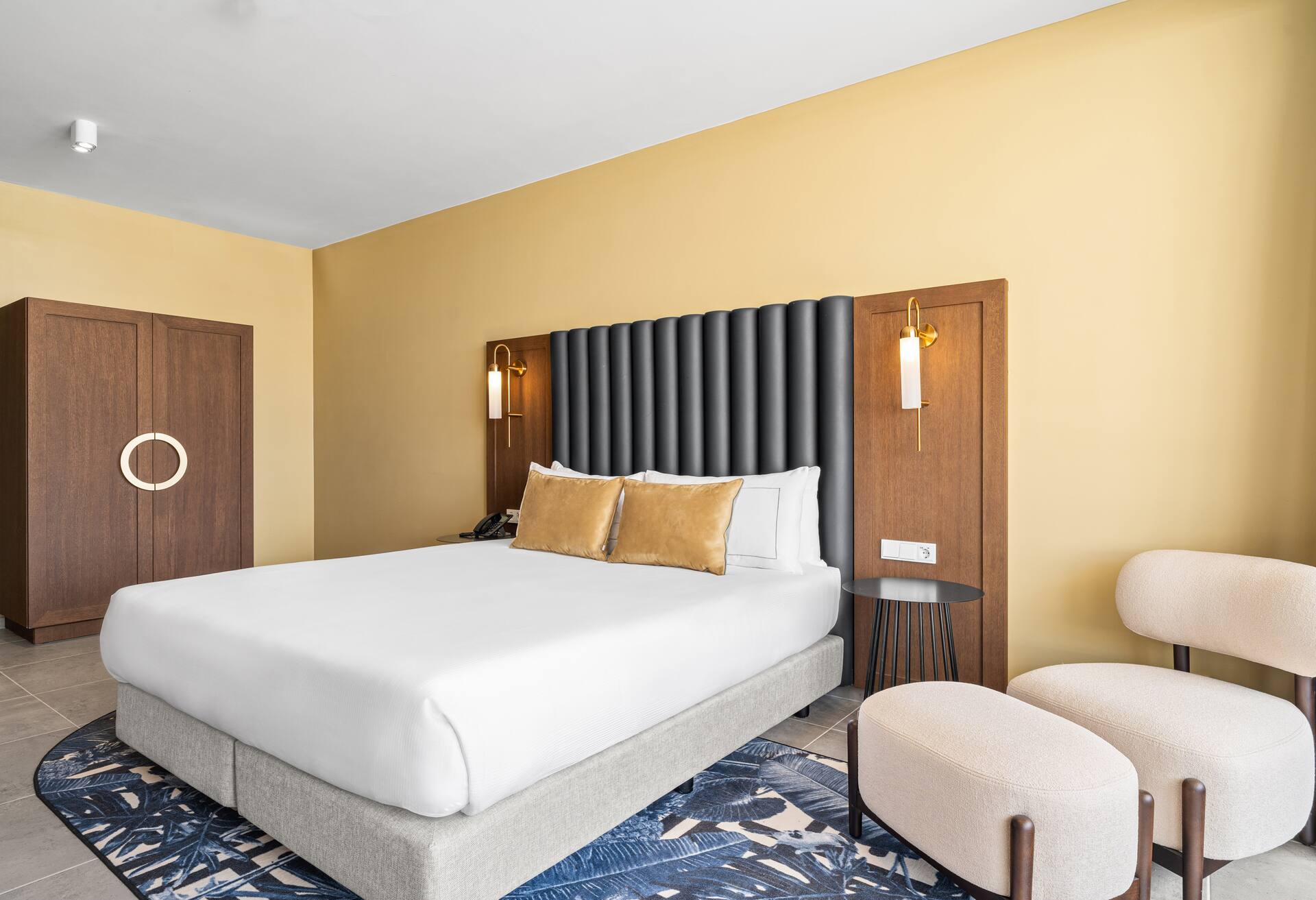 1 King Bed Deluxe -partial Ocean View thumbnail 5