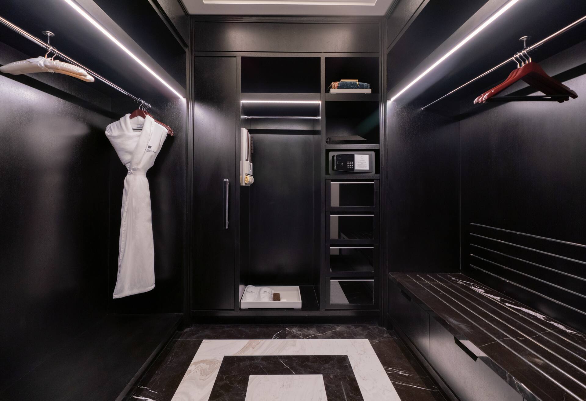 Ambassador Suite photo 3