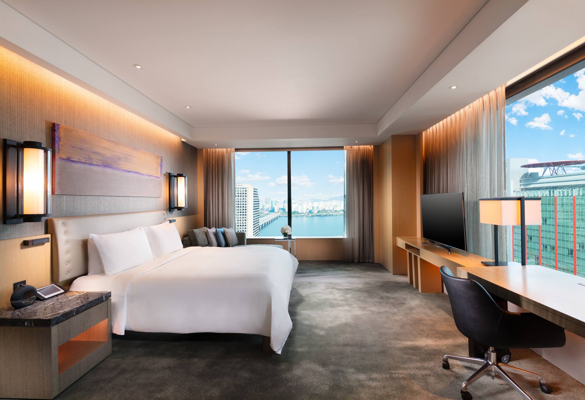 King Deluxe Corner Suite River View photo 1