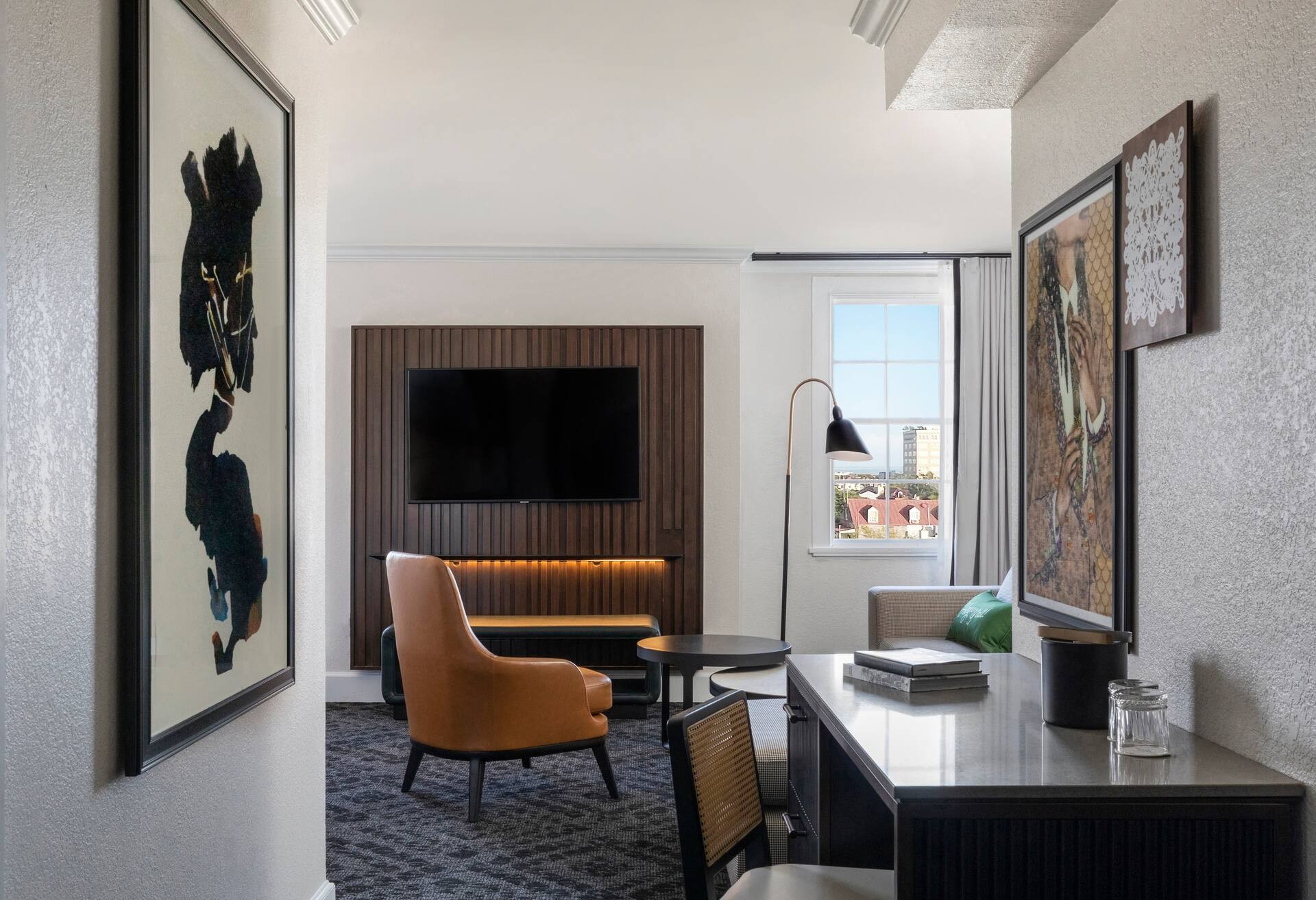 1 King Bed Studio Suite with City View photo 3