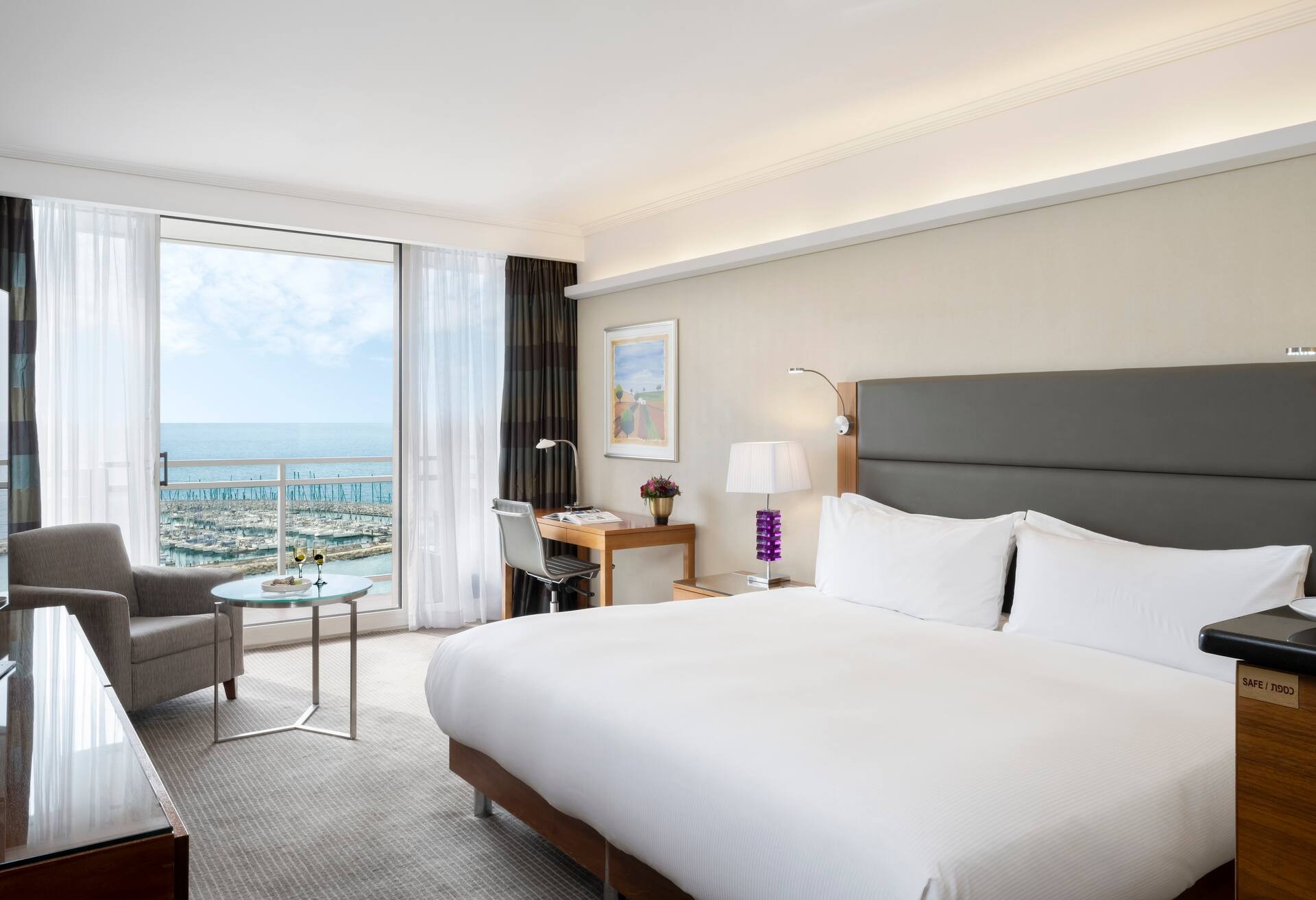 King Corner Suite with Sea View photo 1