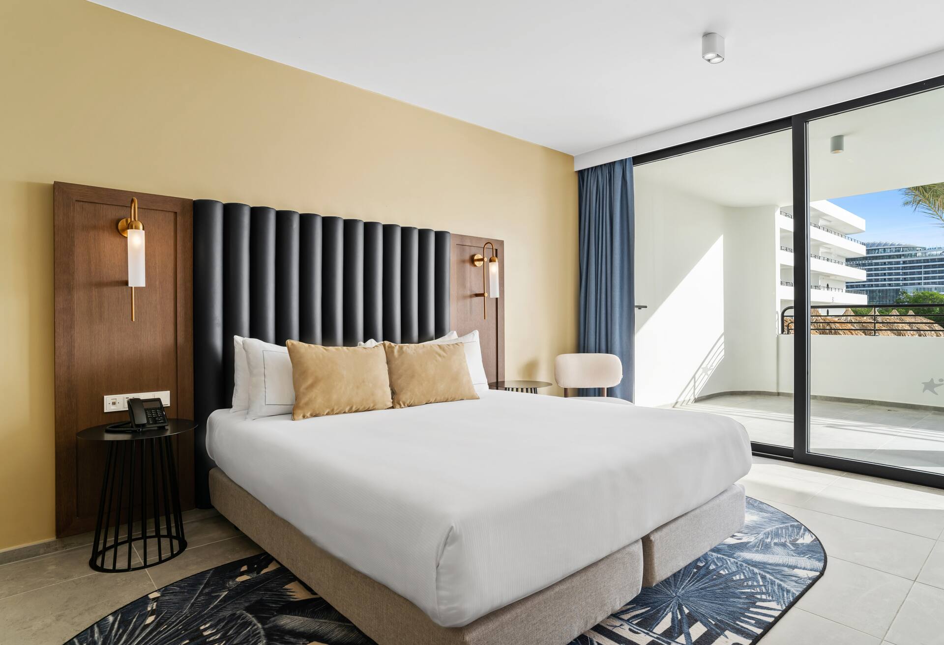 1 King Bed 1 Bedroom Suite Cruise Ocean View thumbnail 6