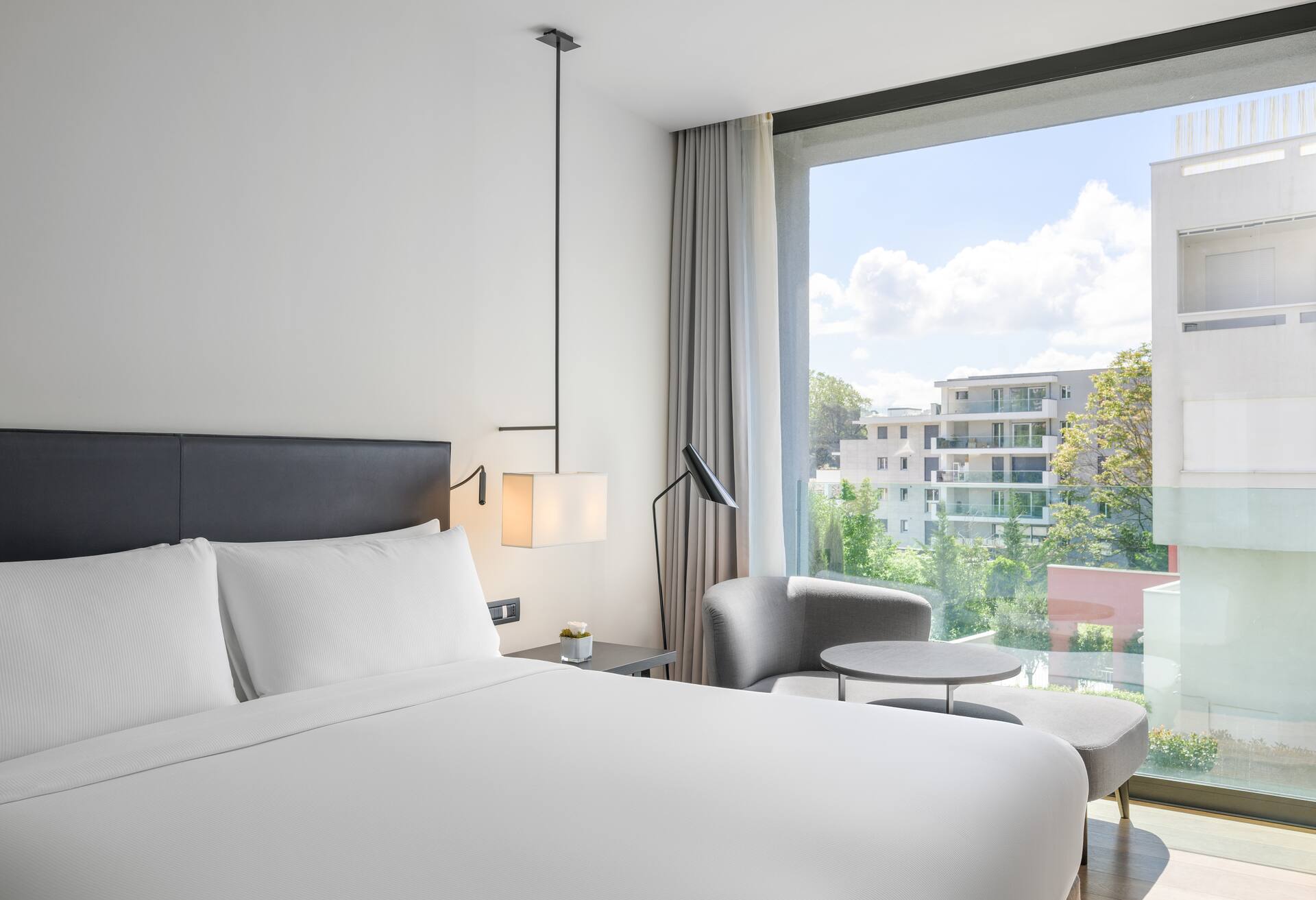 King Accessible Guest Room thumbnail 5