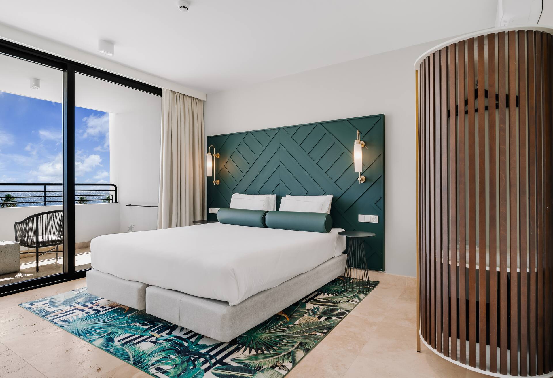 1 King Bed Suite- Oceanview