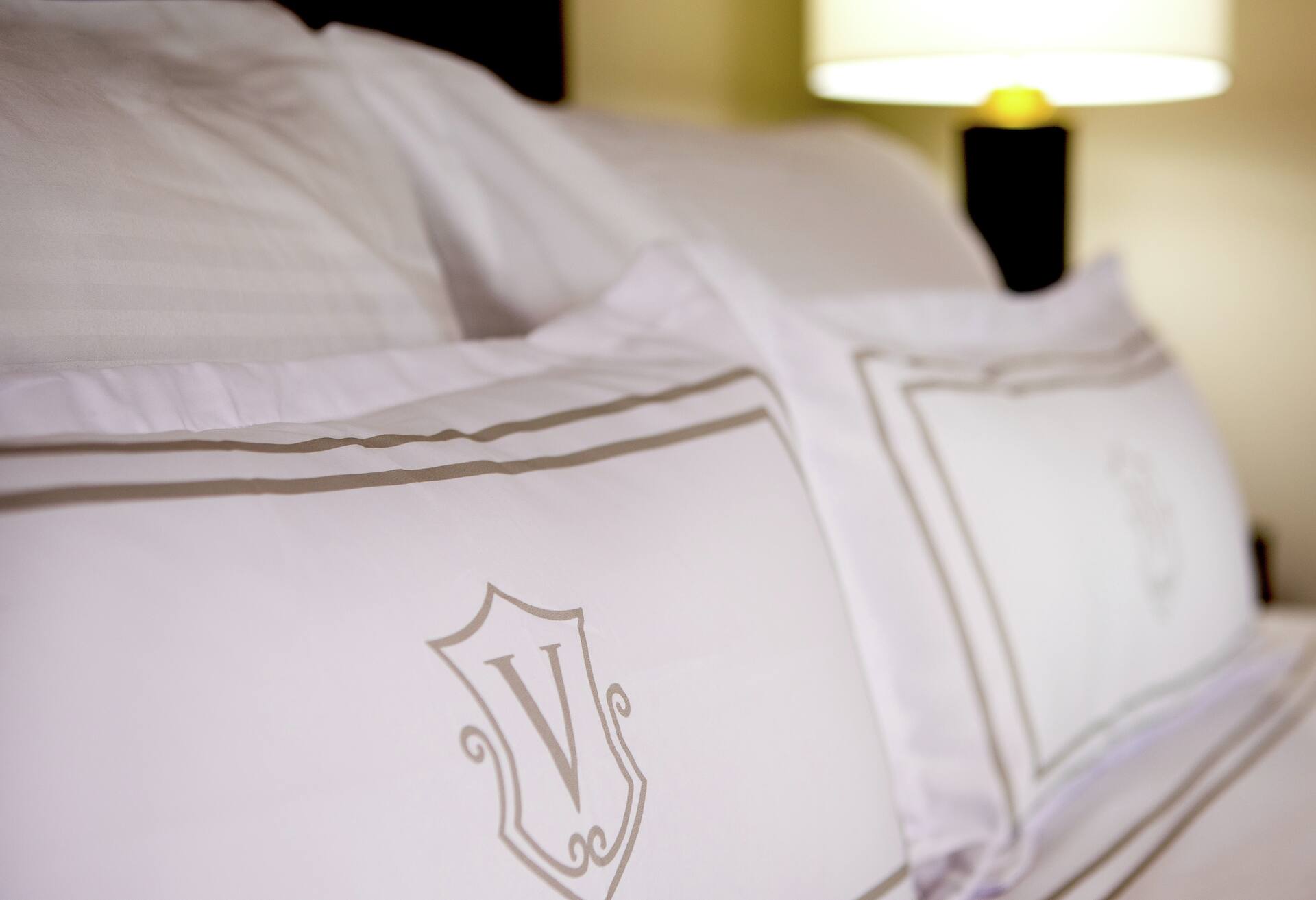 1 King Bed photo 3