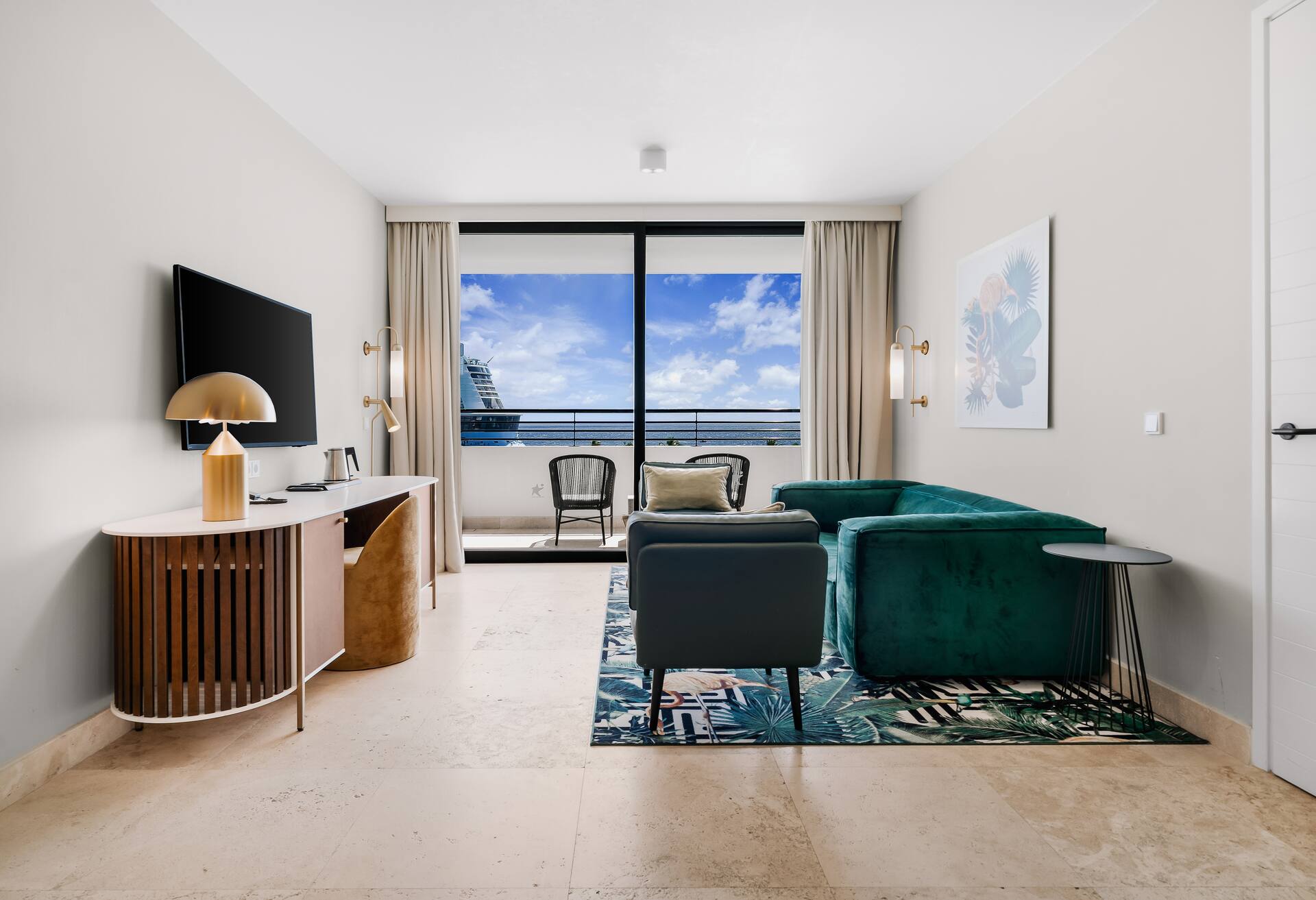 1 King Bed Suite- Oceanview