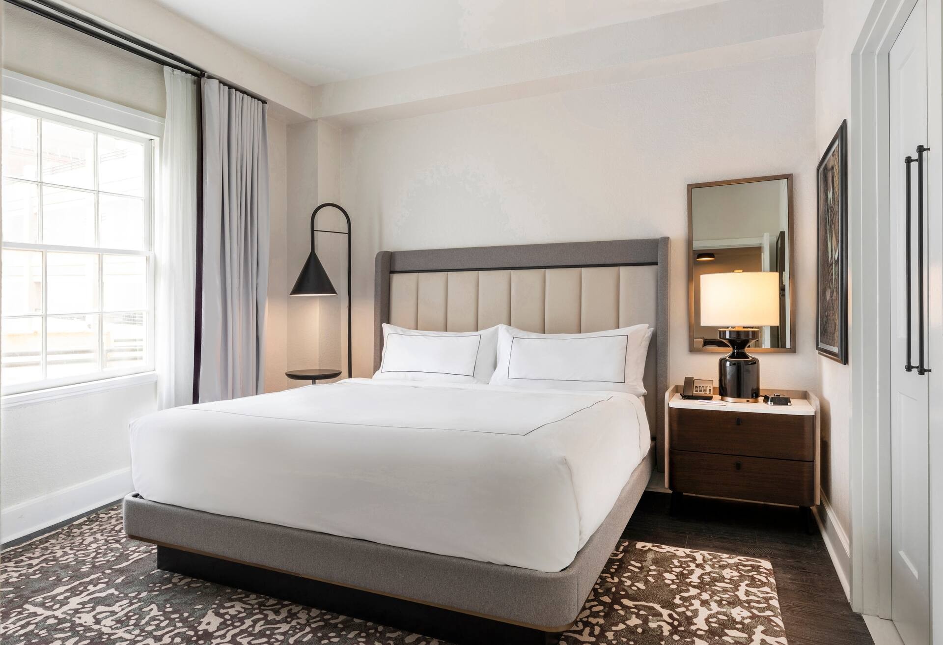 1 King Bed 1 Bedroom Suite with Pool View