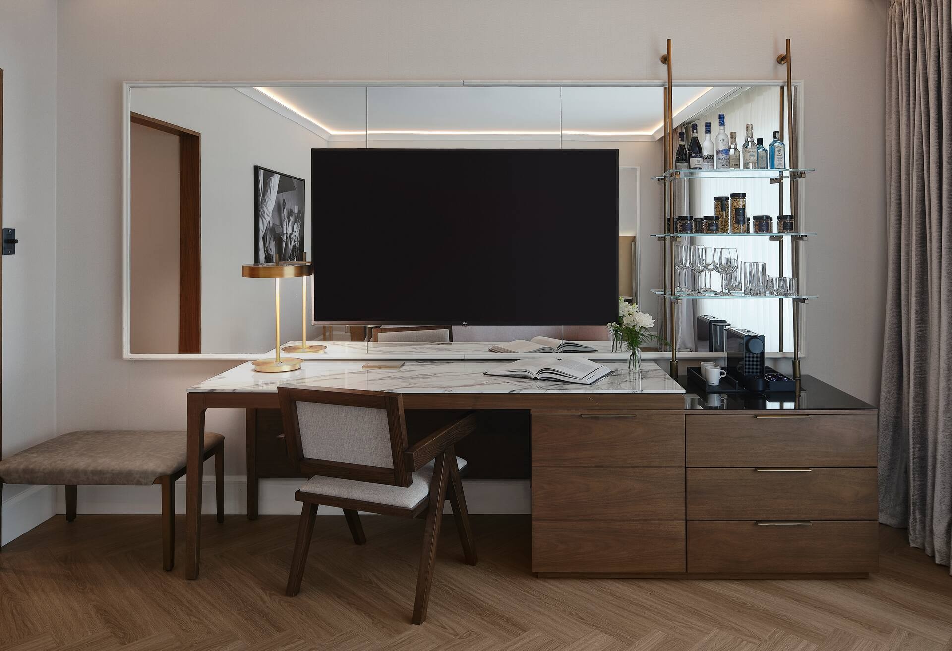 One King Deluxe High Floor