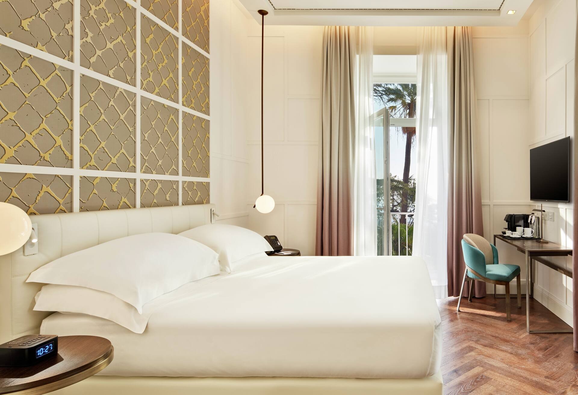 King Superior Guest Room with Terrace