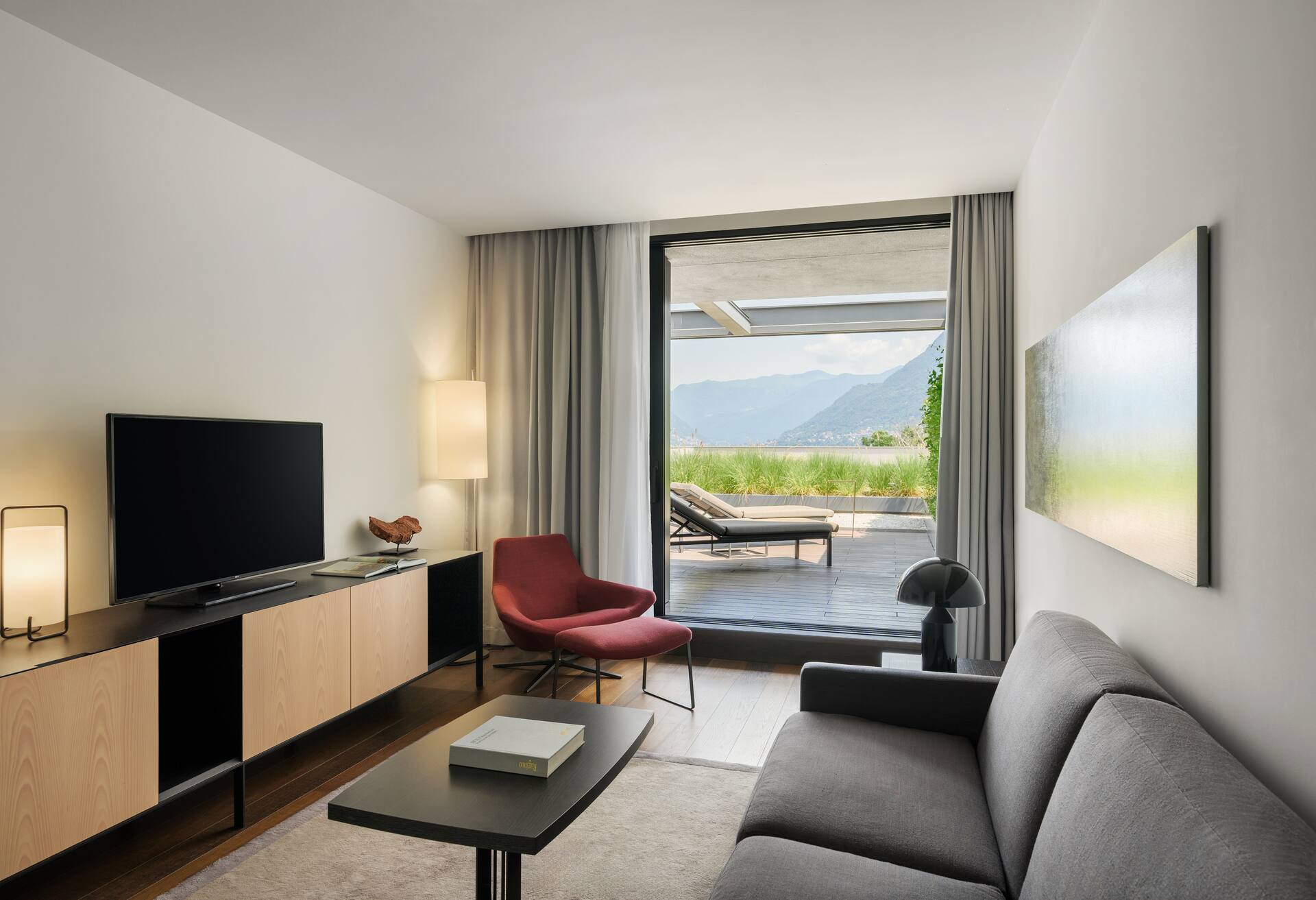 Superior Rooftop Suite thumbnail 6
