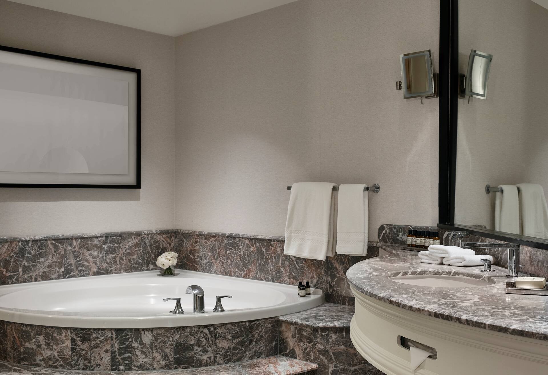One King Premium Spa Suite