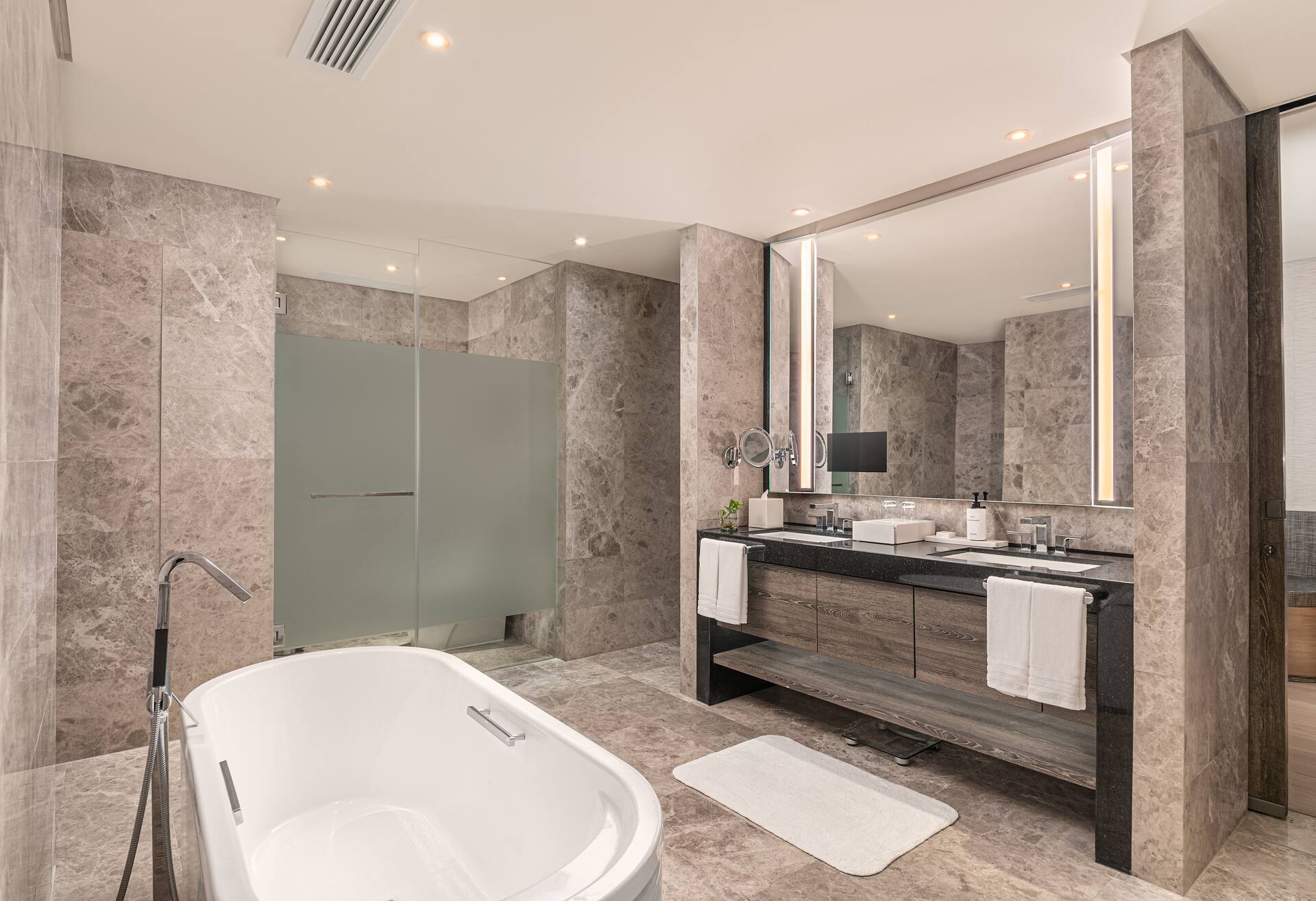 Premier One Bedroom Suite - Lounge Access photo 2
