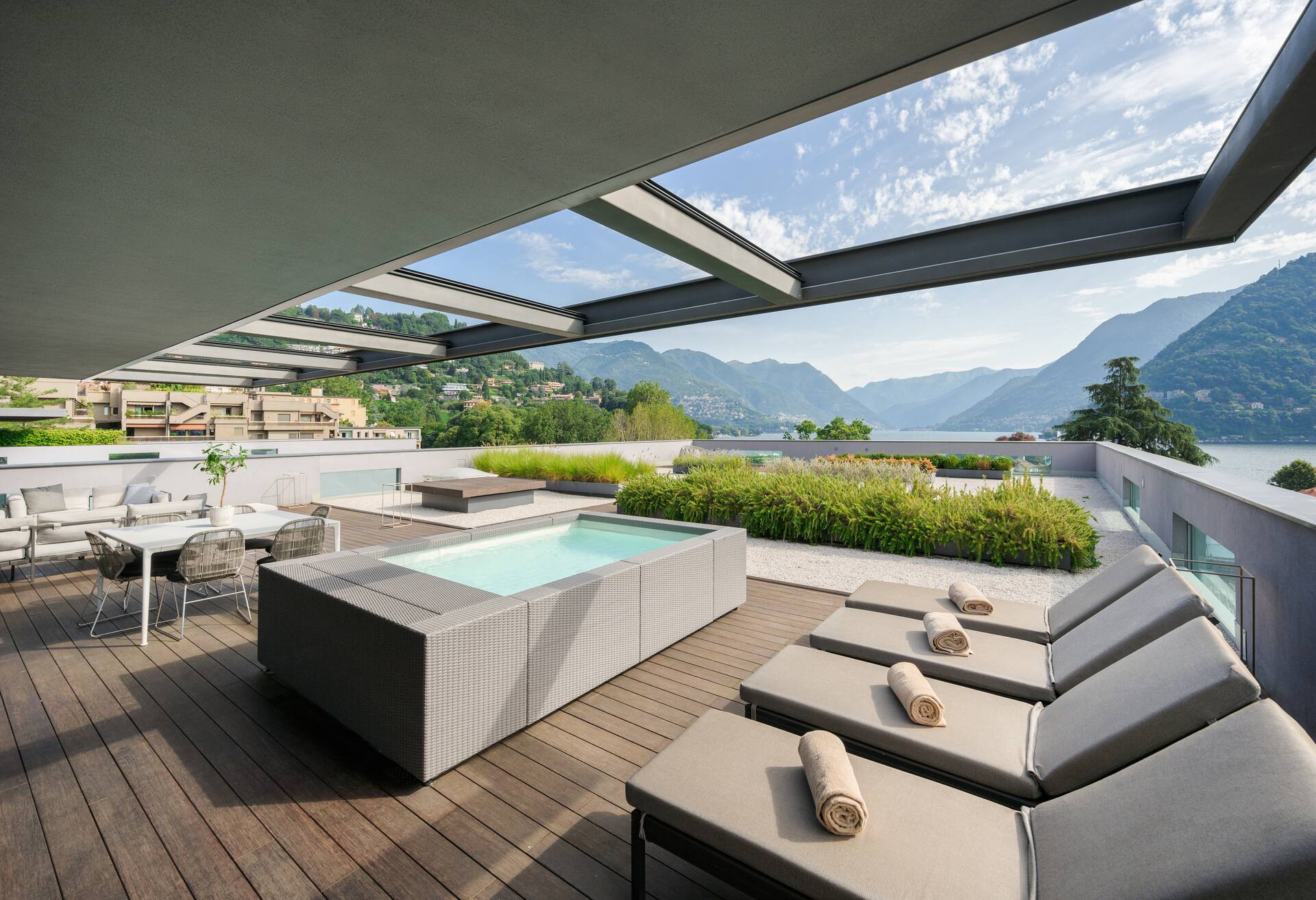 Presidential Rooftop Suite thumbnail 6
