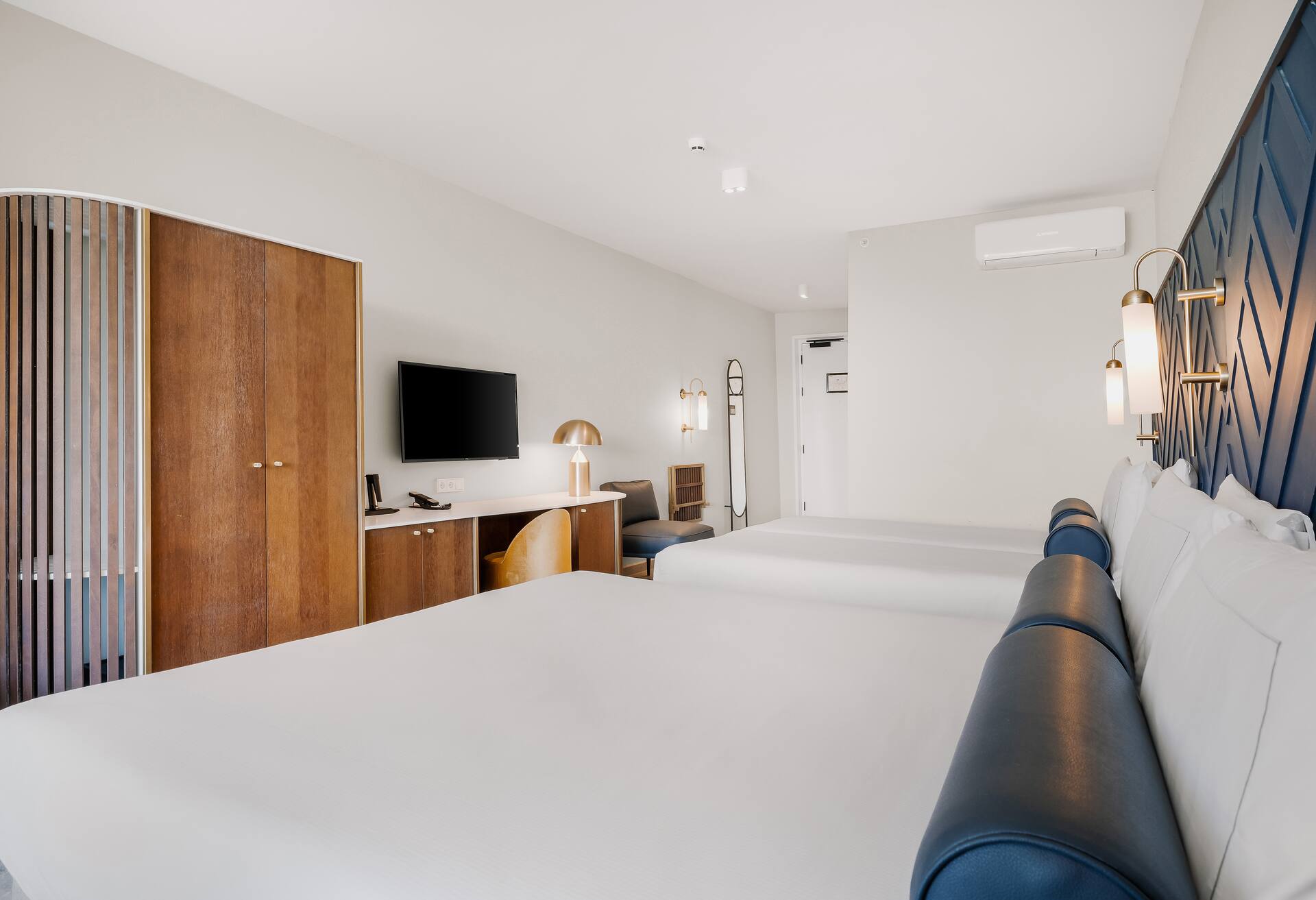 2 King Beds Guest Room