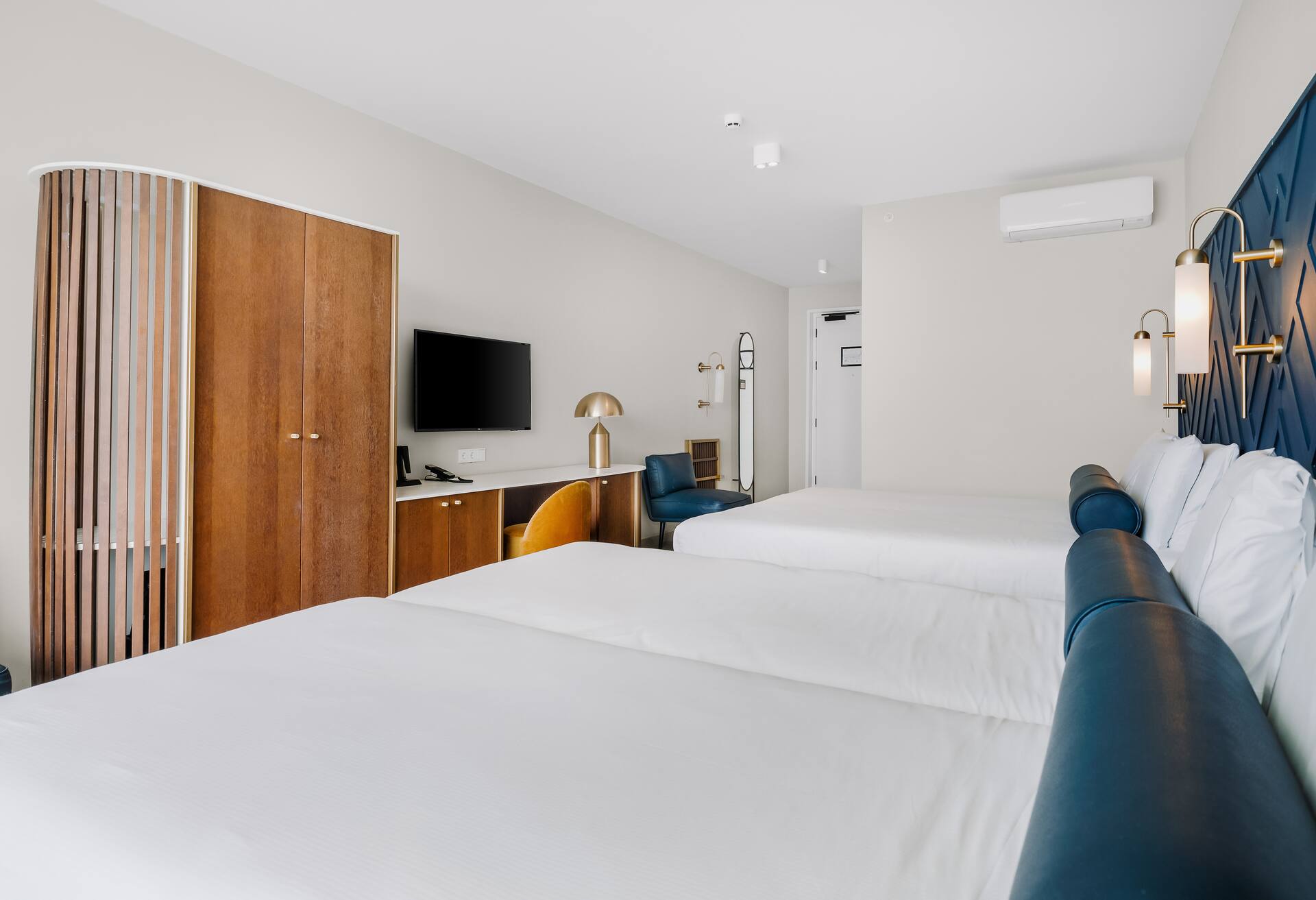 Oceanview-1 King and 2 Single Beds Guest Room