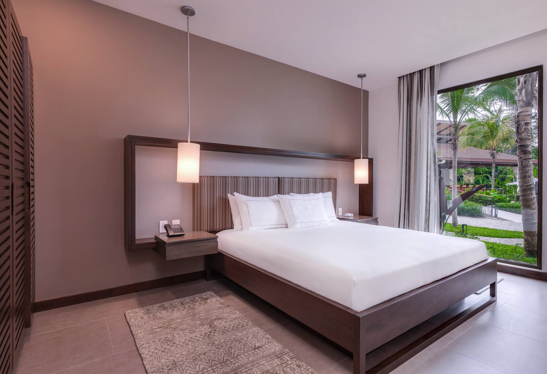 2 King Beds 2 Bedroom Garden Suite W/ Kitchen