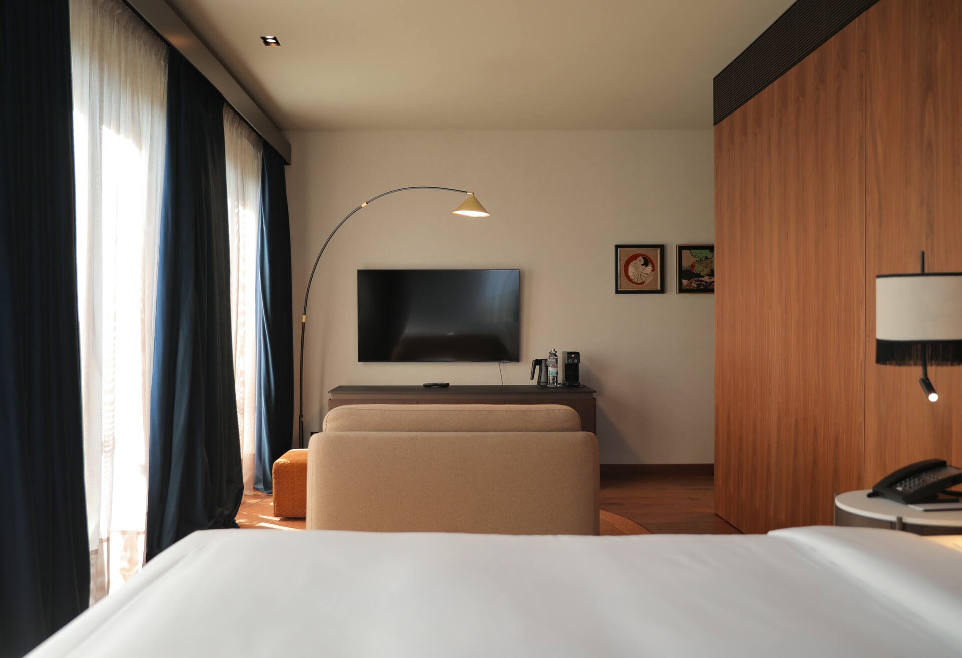 King Corner Room thumbnail 5