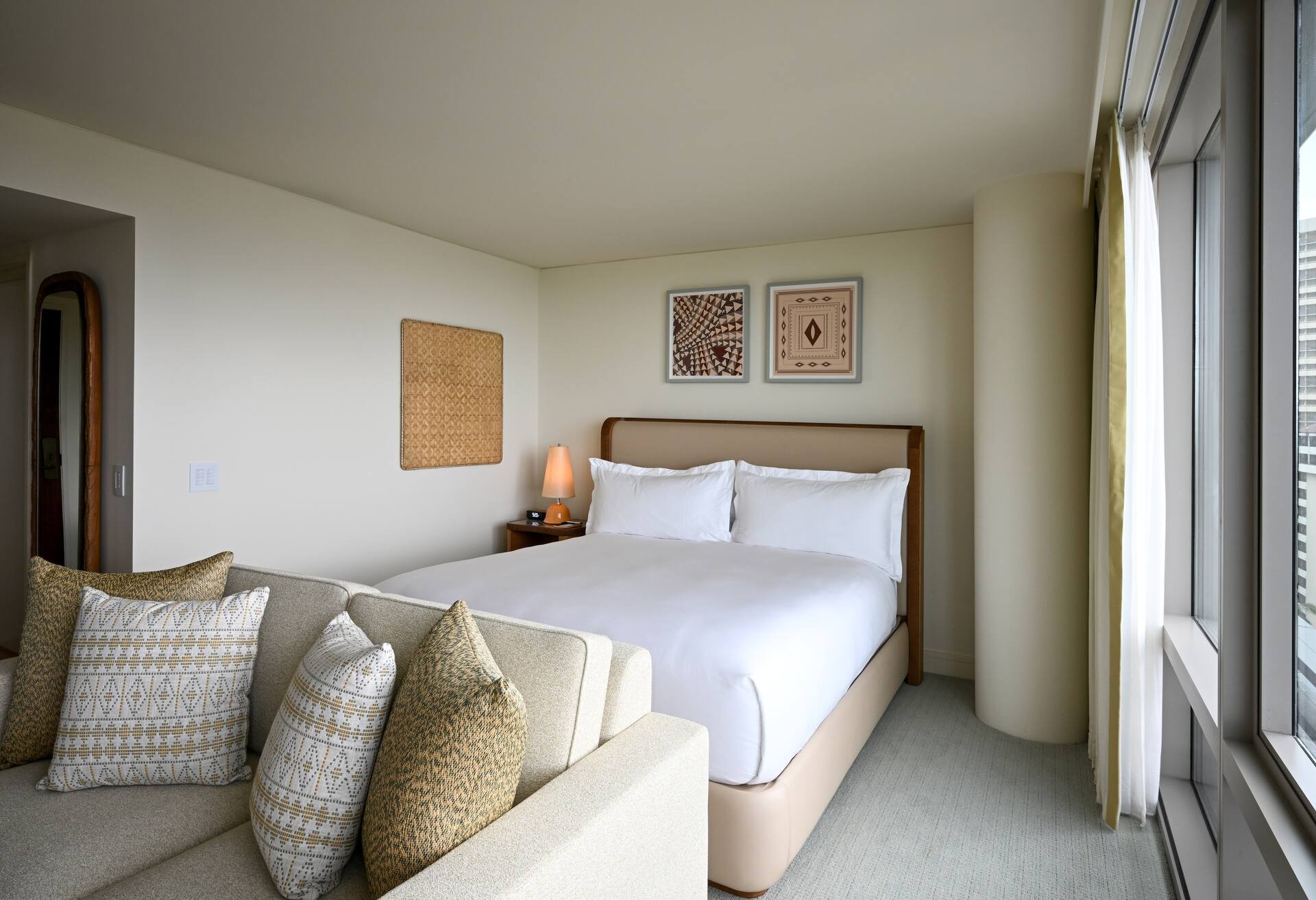 Ka Laʻi Waikiki Beach, LXR Hotels & Resorts: Superior Partial Ocean View with 1 King Bed photo