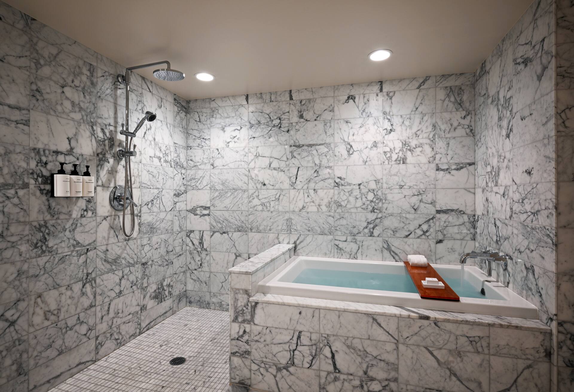 Ka Laʻi Waikiki Beach, LXR Hotels & Resorts: Deluxe 1 Bedroom Partial Ocean View Suite photo