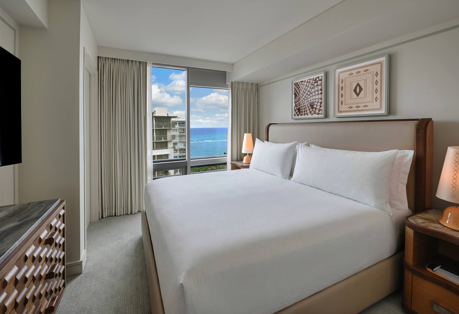 Deluxe 1 Bedroom Partial Ocean View Suite