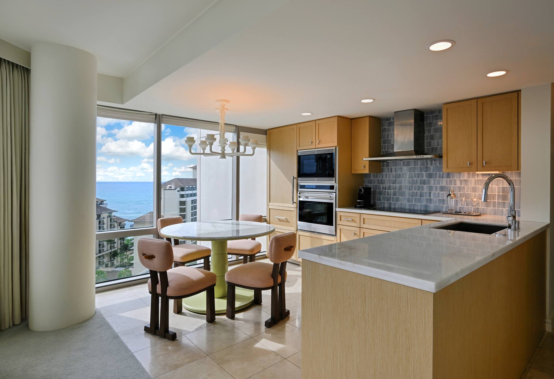 Deluxe 1 Bedroom City View Suite thumbnail 5