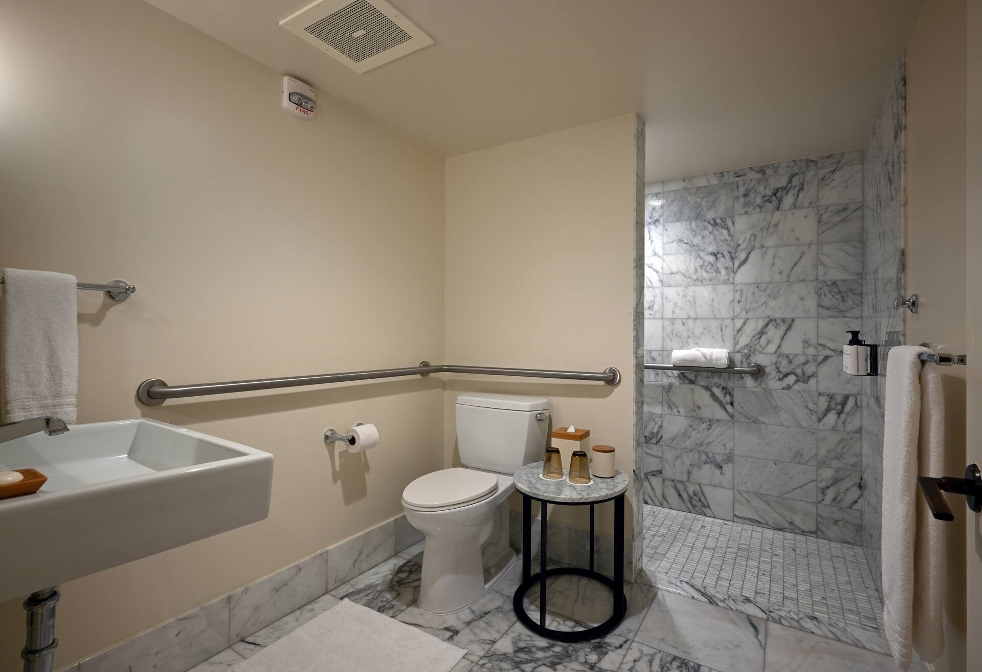 1 Bedroom Ocean Ste Mobility Access Ri Shower