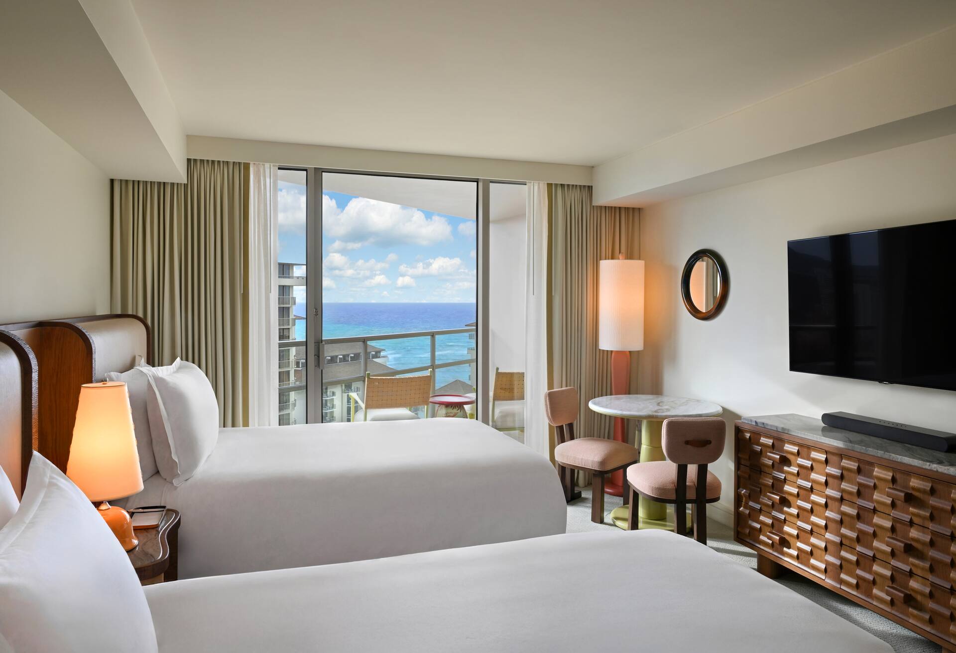 Deluxe Partial Ocean View with 2 Double Beds thumbnail 5