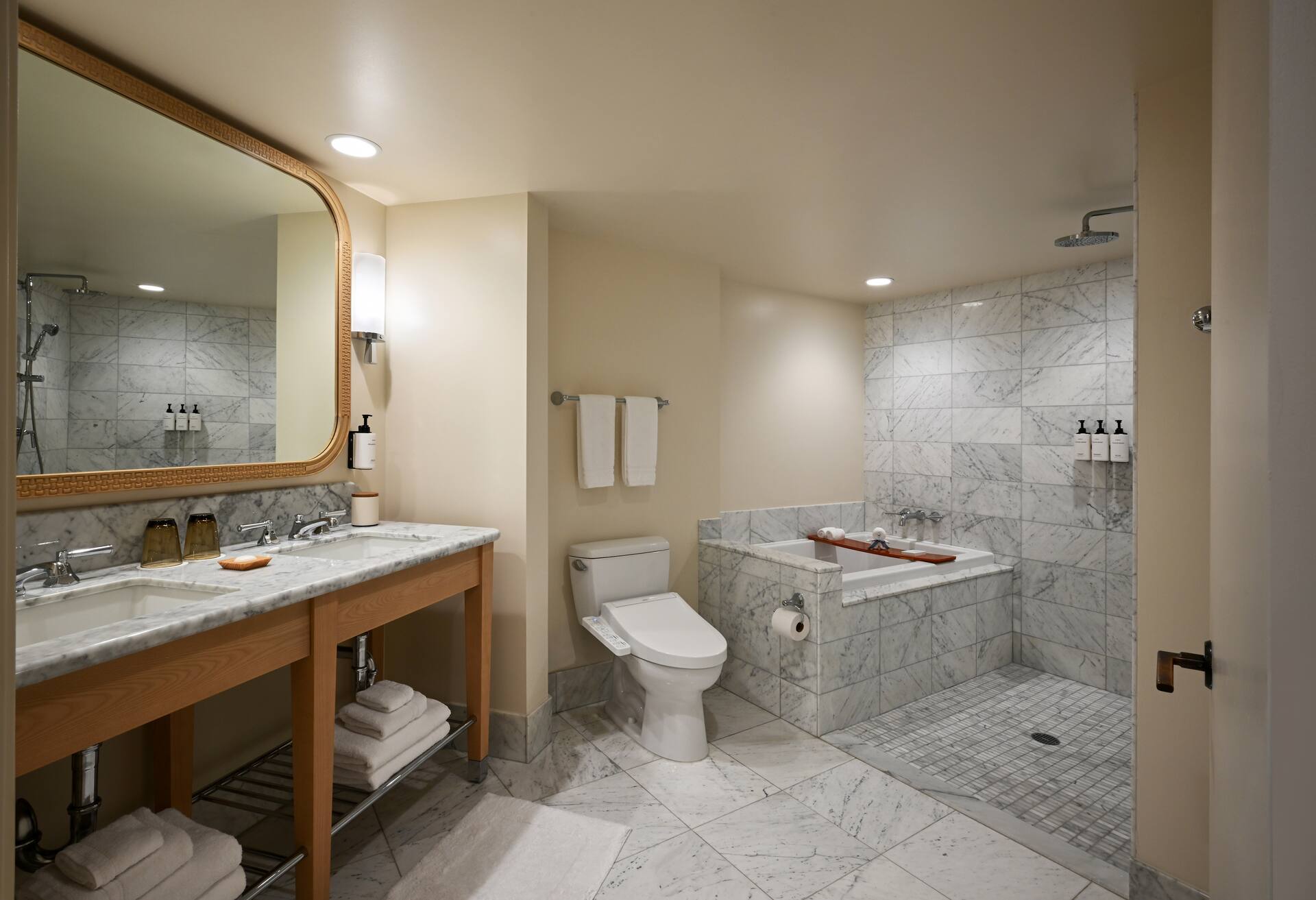 Deluxe Partial Ocean View with 2 Double Beds