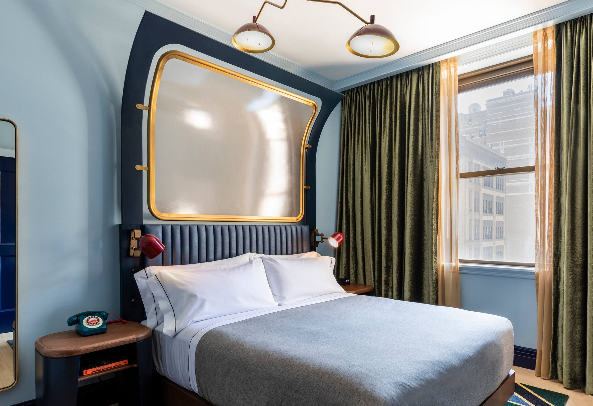 1 King Bed-city View