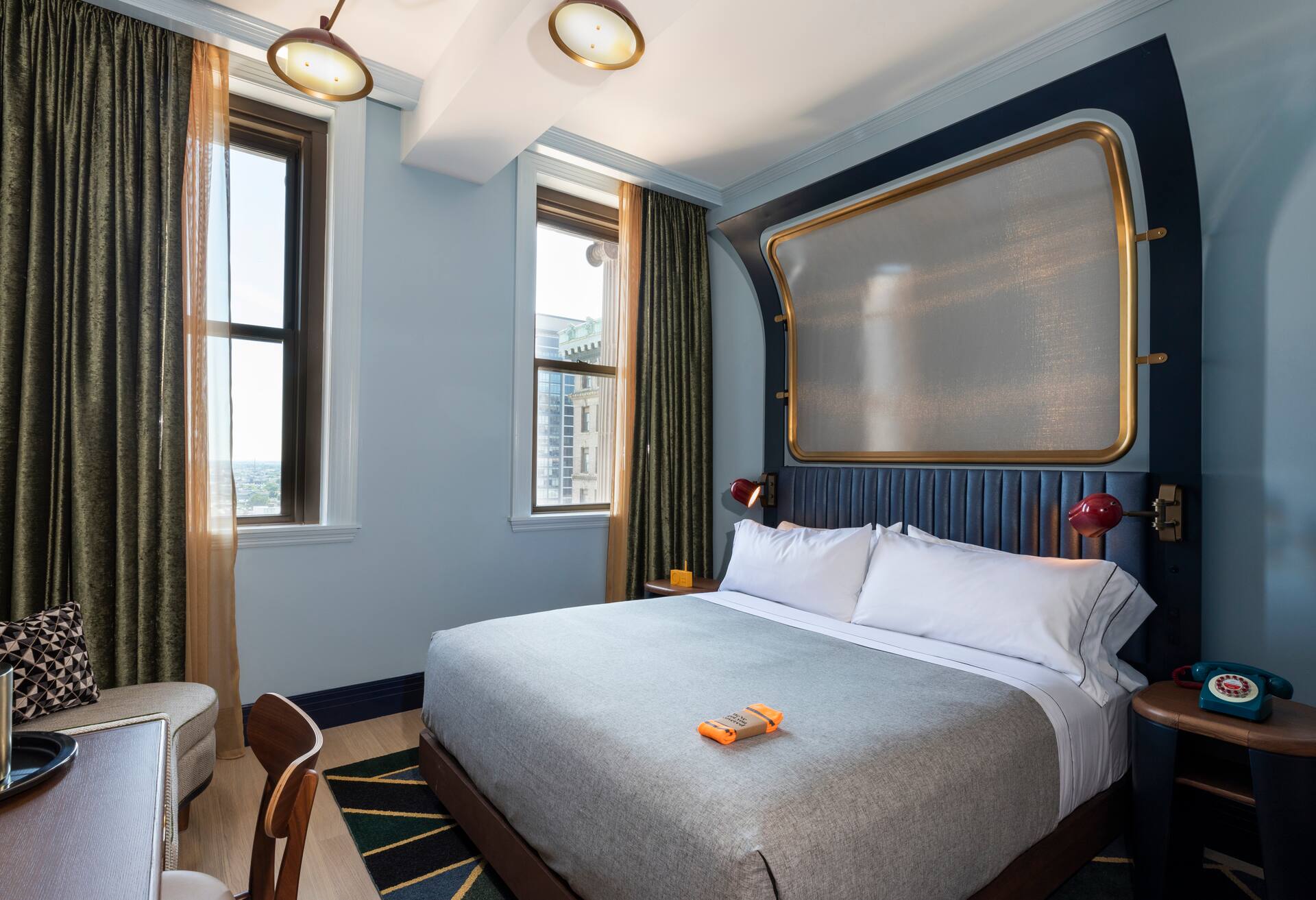 1 King Bed
