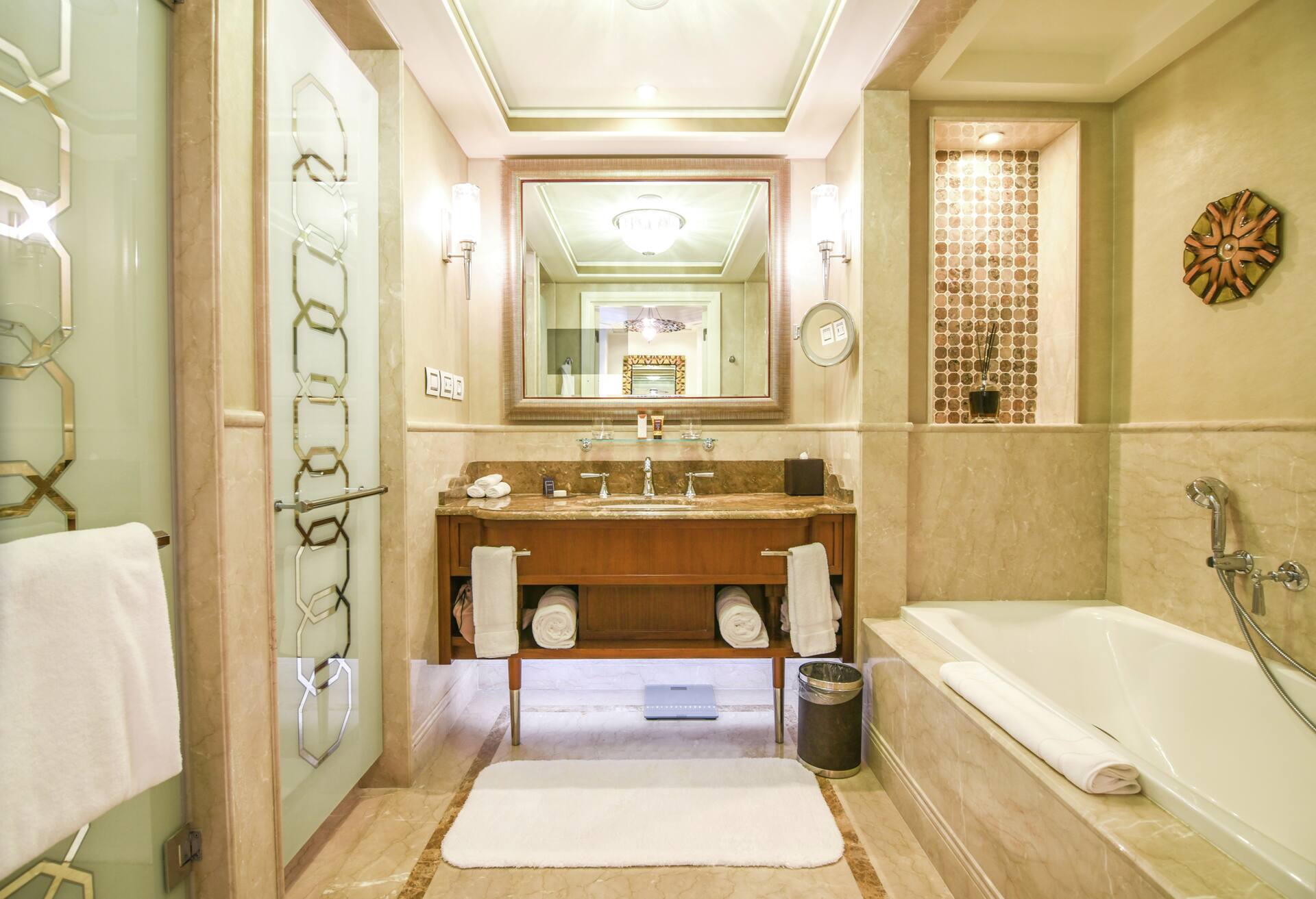 Deluxe King Room photo 2