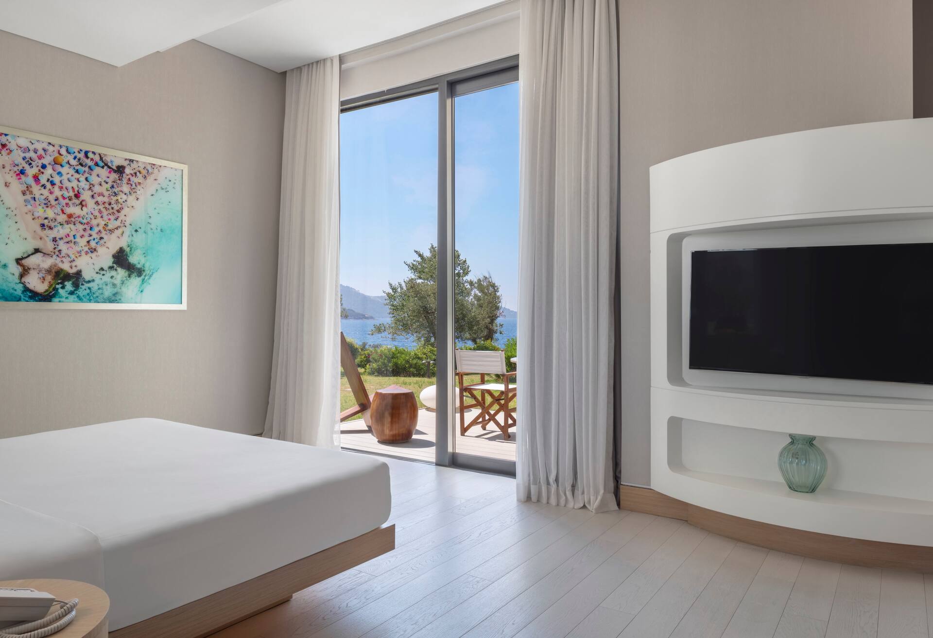King Deluxe Room W/ Terrace-partial Sea View