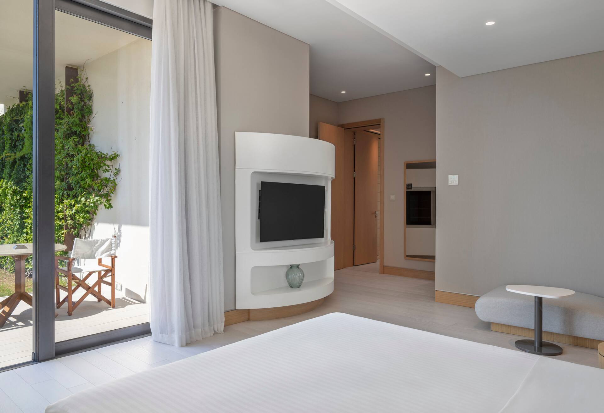 King Deluxe Room W/ Terrace-partial Sea View