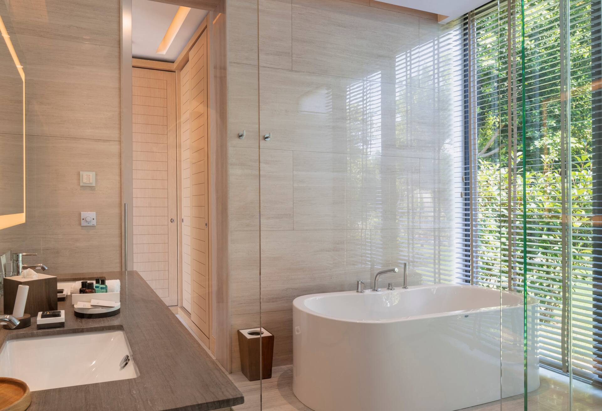 King Deluxe Room W/ Terrace-partial Sea View